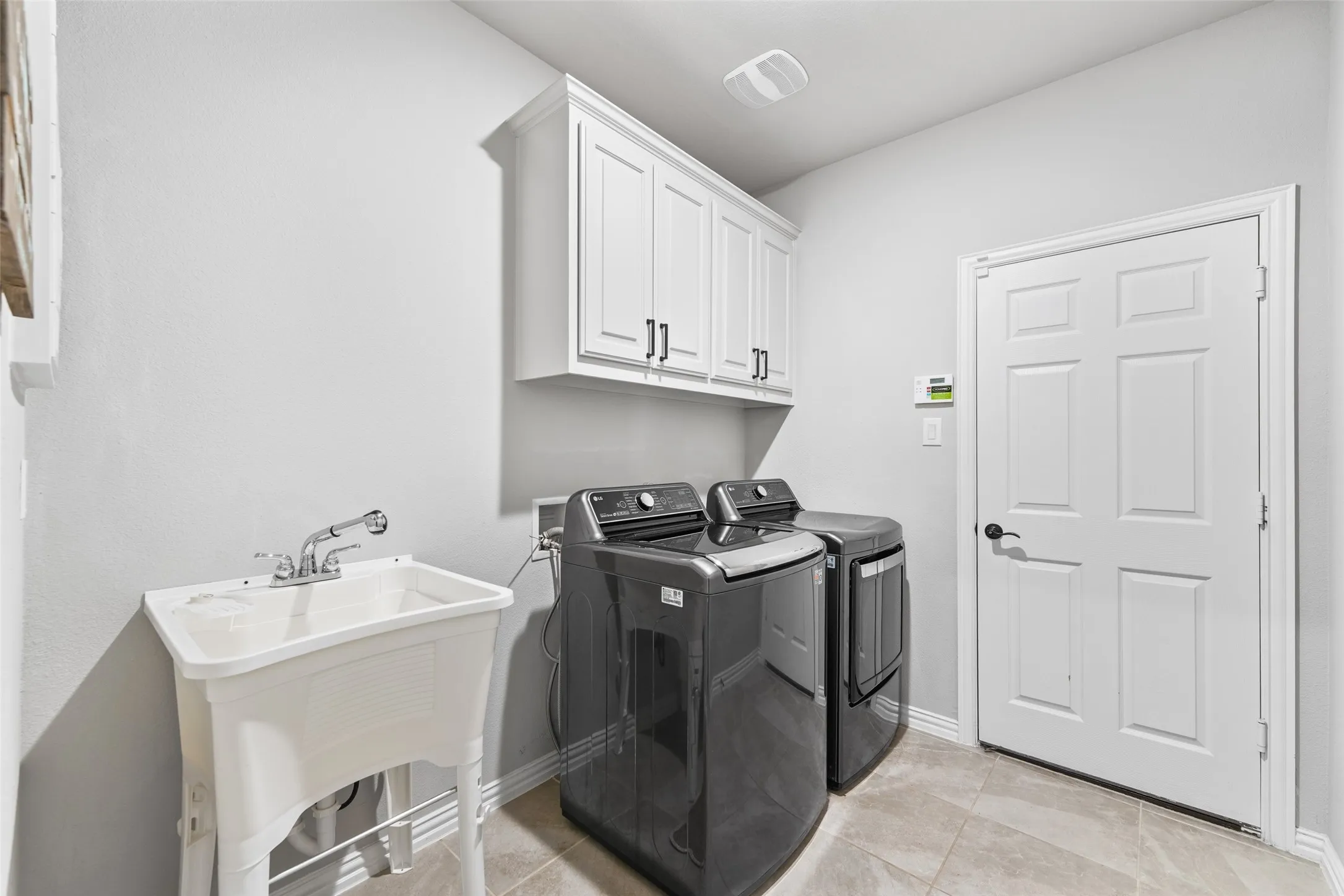 Single Family Residence For Sale in Collin County , 701 Featherstone Lane, Prosper, Texas 75078, 6 Bedroom, 4 Bathroom, 4 Garage spaces, 4,950 Sqft, built in 2020, mls#21375803, Real Estate Agent in Prosper, Homes For Sale in Collin county, Homes For Sale in Prosper, Realtor in Prosper Texas, Real Estate Brokerage Independent Realty Texas, Luminita Cordes Realtor