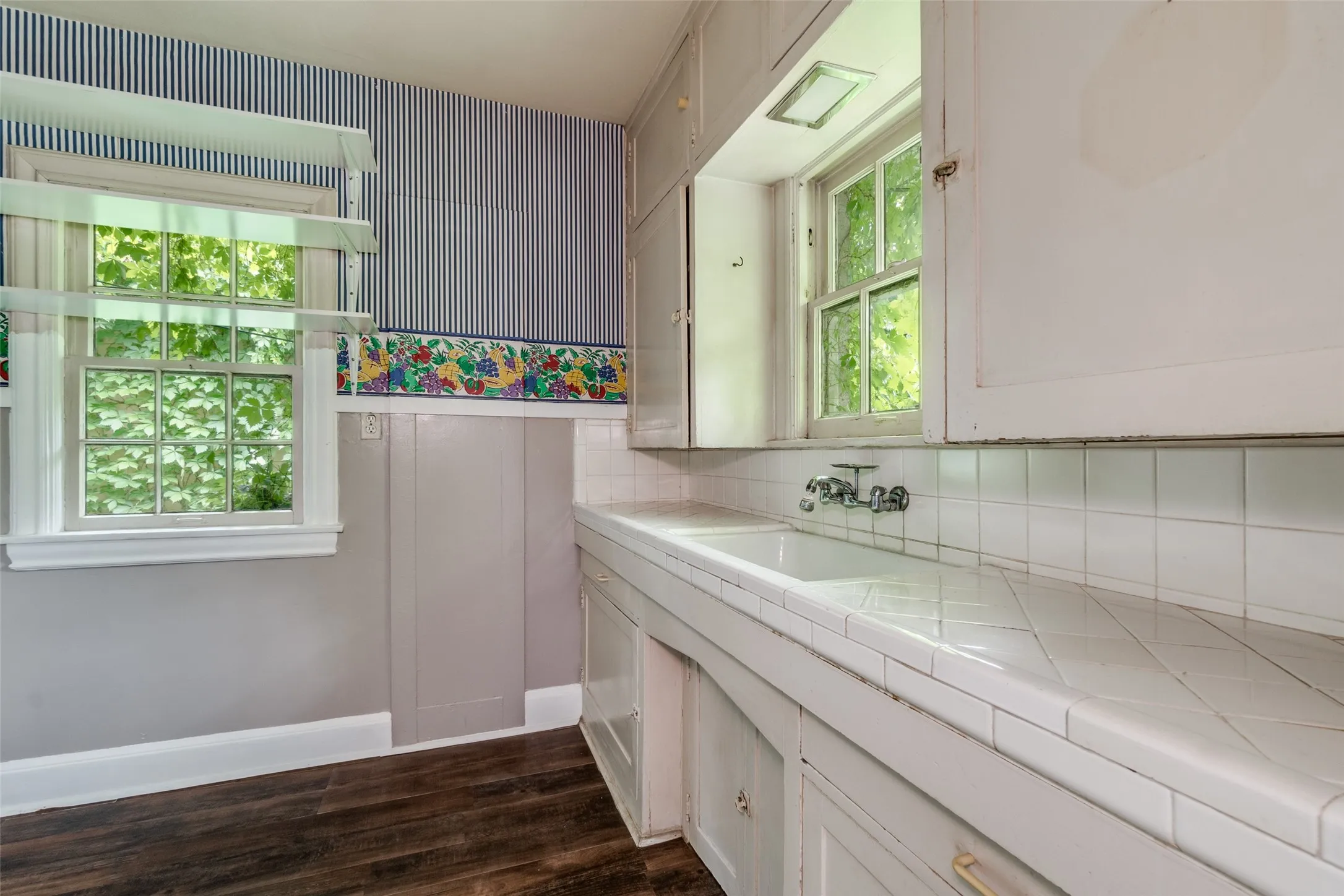 Duplex For Rent in Dallas County , 4133 Hawthorne Avenue, Dallas, Texas 75219, 2 Bedroom, 1 Bathroom, Garage spaces, 1,300 Sqft, built in 1931, mls#21377637, Real Estate Agent in Dallas, Homes For Rent in Dallas county, Homes For Rent in Dallas, Realtor in Dallas Texas, Real Estate Brokerage Independent Realty Texas, Luminita Cordes Realtor