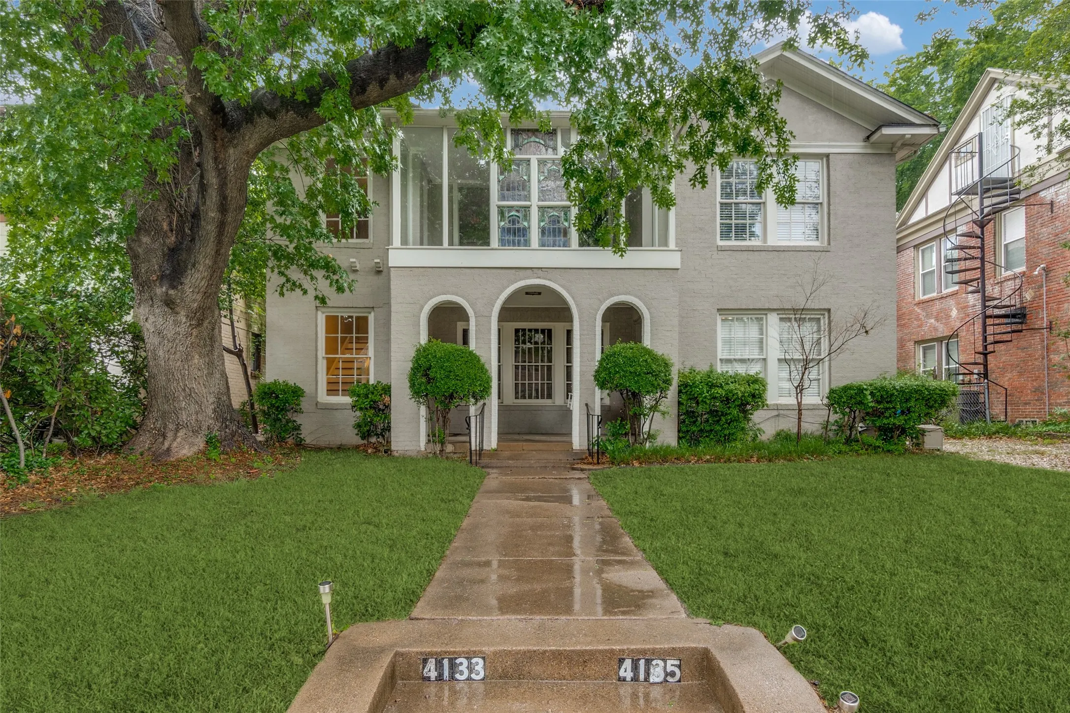 Duplex For Rent in Dallas County , 4133 Hawthorne Avenue, Dallas, Texas 75219, 2 Bedroom, 1 Bathroom, Garage spaces, 1,300 Sqft, built in 1931, mls#21377637, Real Estate Agent in Dallas, Homes For Rent in Dallas county, Homes For Rent in Dallas, Realtor in Dallas Texas, Real Estate Brokerage Independent Realty Texas, Luminita Cordes Realtor