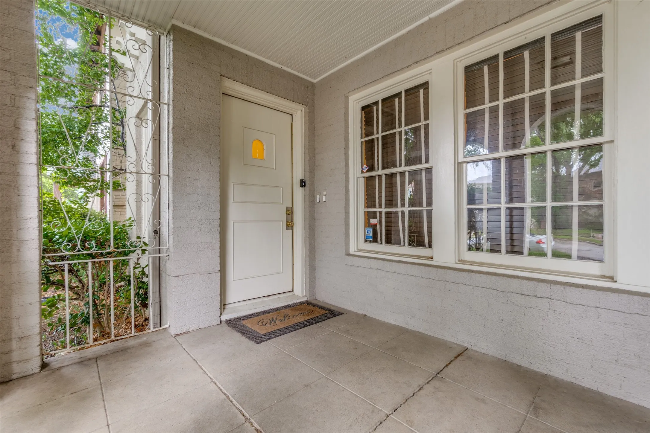 Duplex For Rent in Dallas County , 4133 Hawthorne Avenue, Dallas, Texas 75219, 2 Bedroom, 1 Bathroom, Garage spaces, 1,300 Sqft, built in 1931, mls#21377637, Real Estate Agent in Dallas, Homes For Rent in Dallas county, Homes For Rent in Dallas, Realtor in Dallas Texas, Real Estate Brokerage Independent Realty Texas, Luminita Cordes Realtor