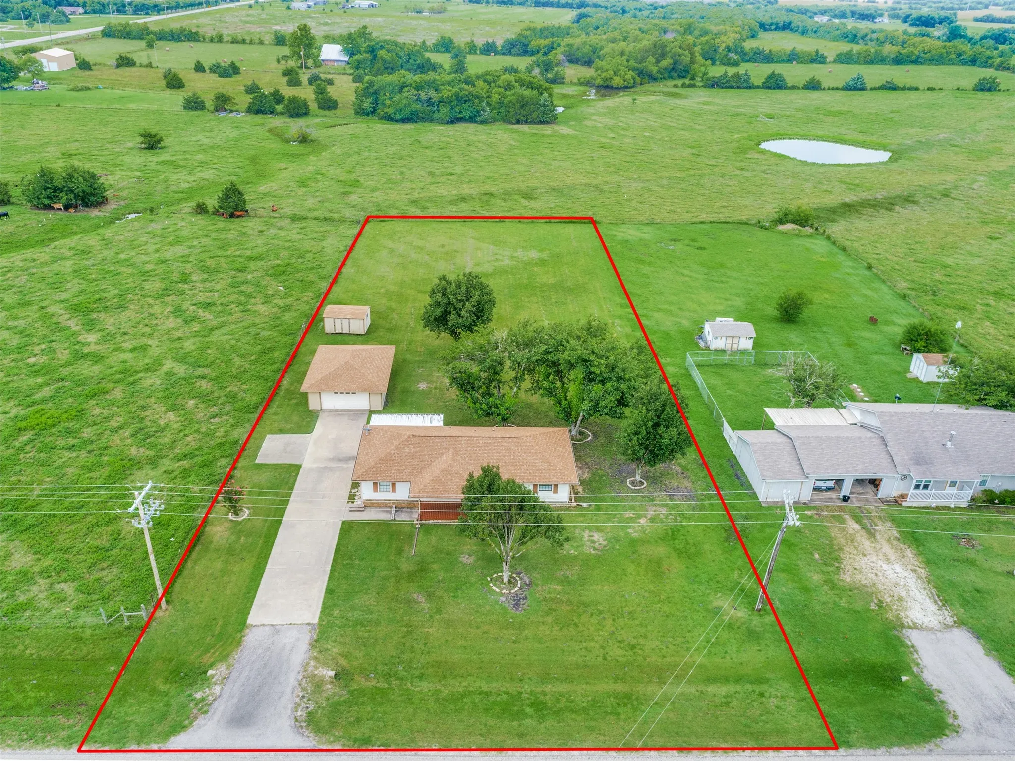 Single Family Residence For Sale in Hunt County , 2689 FM 1569, Greenville, Texas 75401, 3 Bedroom, 2 Bathroom, 2 Garage spaces, 1,344 Sqft, built in 1971, mls#21360095, Real Estate Agent in Greenville, Homes For Sale in Hunt county, Homes For Sale in Greenville, Realtor in Greenville Texas, Real Estate Brokerage Independent Realty Texas, Luminita Cordes Realtor