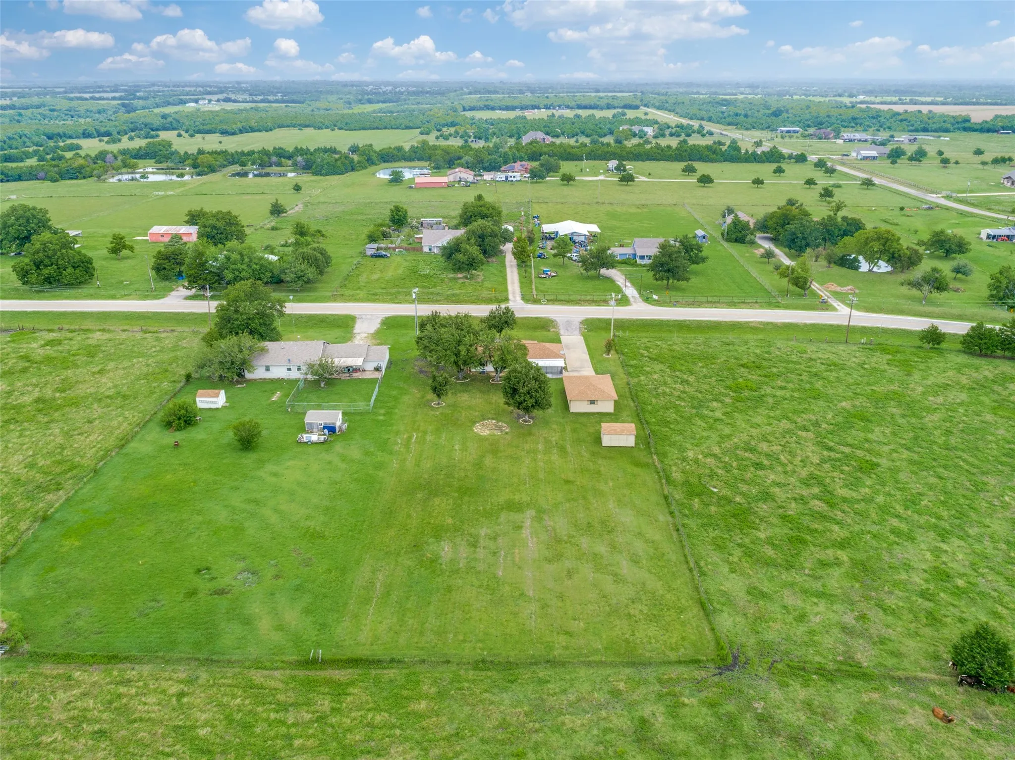 Single Family Residence For Sale in Hunt County , 2689 FM 1569, Greenville, Texas 75401, 3 Bedroom, 2 Bathroom, 2 Garage spaces, 1,344 Sqft, built in 1971, mls#21360095, Real Estate Agent in Greenville, Homes For Sale in Hunt county, Homes For Sale in Greenville, Realtor in Greenville Texas, Real Estate Brokerage Independent Realty Texas, Luminita Cordes Realtor