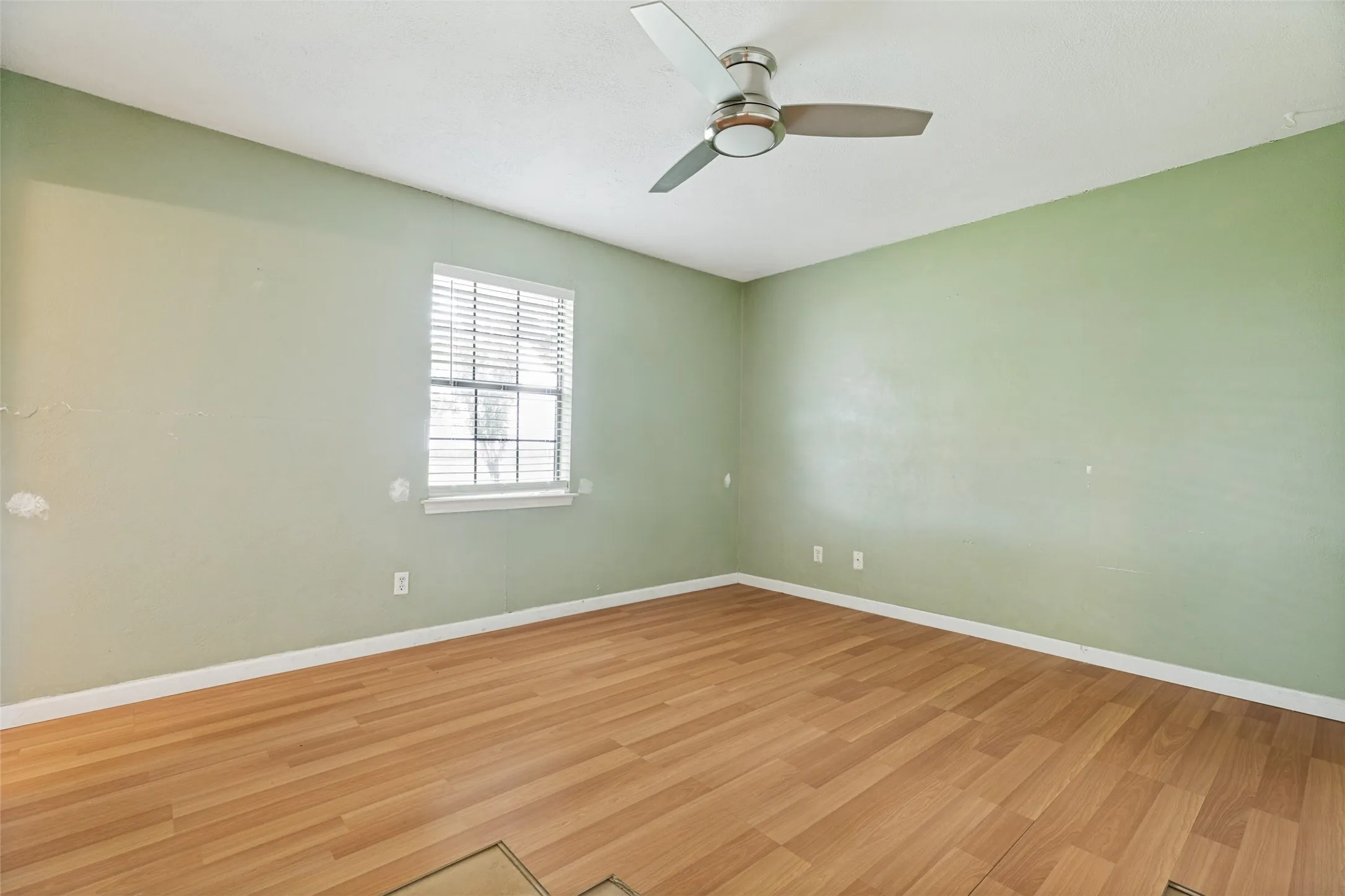 Single Family Residence For Sale in Hunt County , 2689 FM 1569, Greenville, Texas 75401, 3 Bedroom, 2 Bathroom, 2 Garage spaces, 1,344 Sqft, built in 1971, mls#21360095, Real Estate Agent in Greenville, Homes For Sale in Hunt county, Homes For Sale in Greenville, Realtor in Greenville Texas, Real Estate Brokerage Independent Realty Texas, Luminita Cordes Realtor