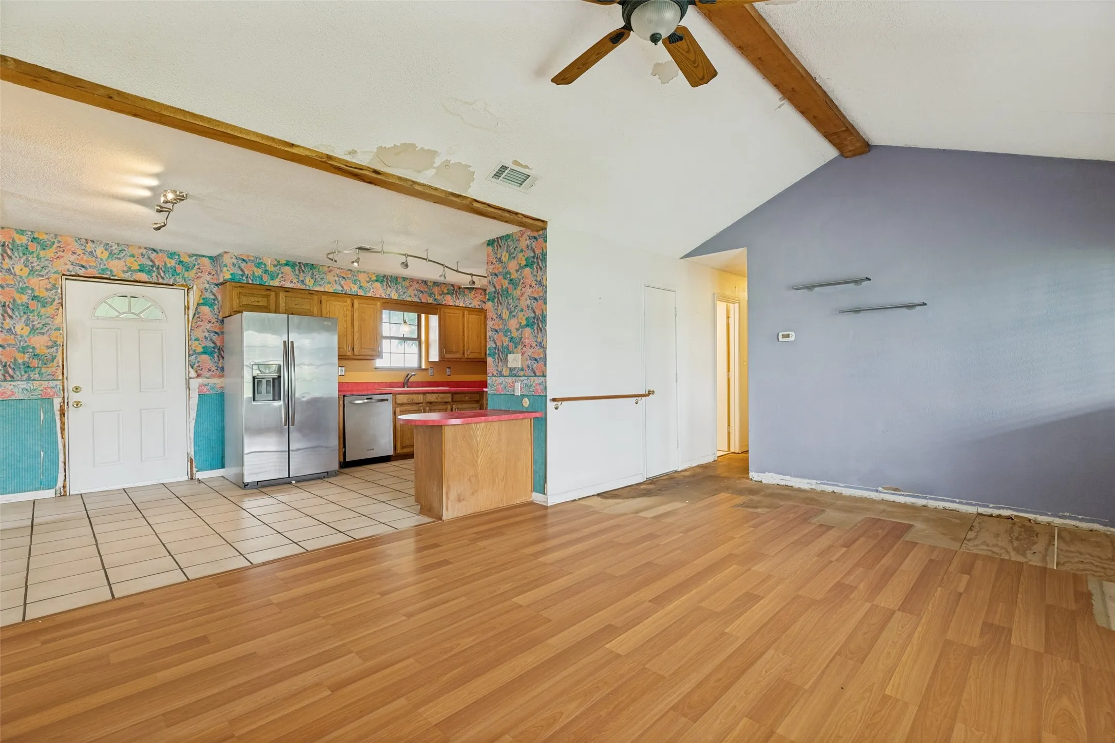 Single Family Residence For Sale in Hunt County , 2689 FM 1569, Greenville, Texas 75401, 3 Bedroom, 2 Bathroom, 2 Garage spaces, 1,344 Sqft, built in 1971, mls#21360095, Real Estate Agent in Greenville, Homes For Sale in Hunt county, Homes For Sale in Greenville, Realtor in Greenville Texas, Real Estate Brokerage Independent Realty Texas, Luminita Cordes Realtor