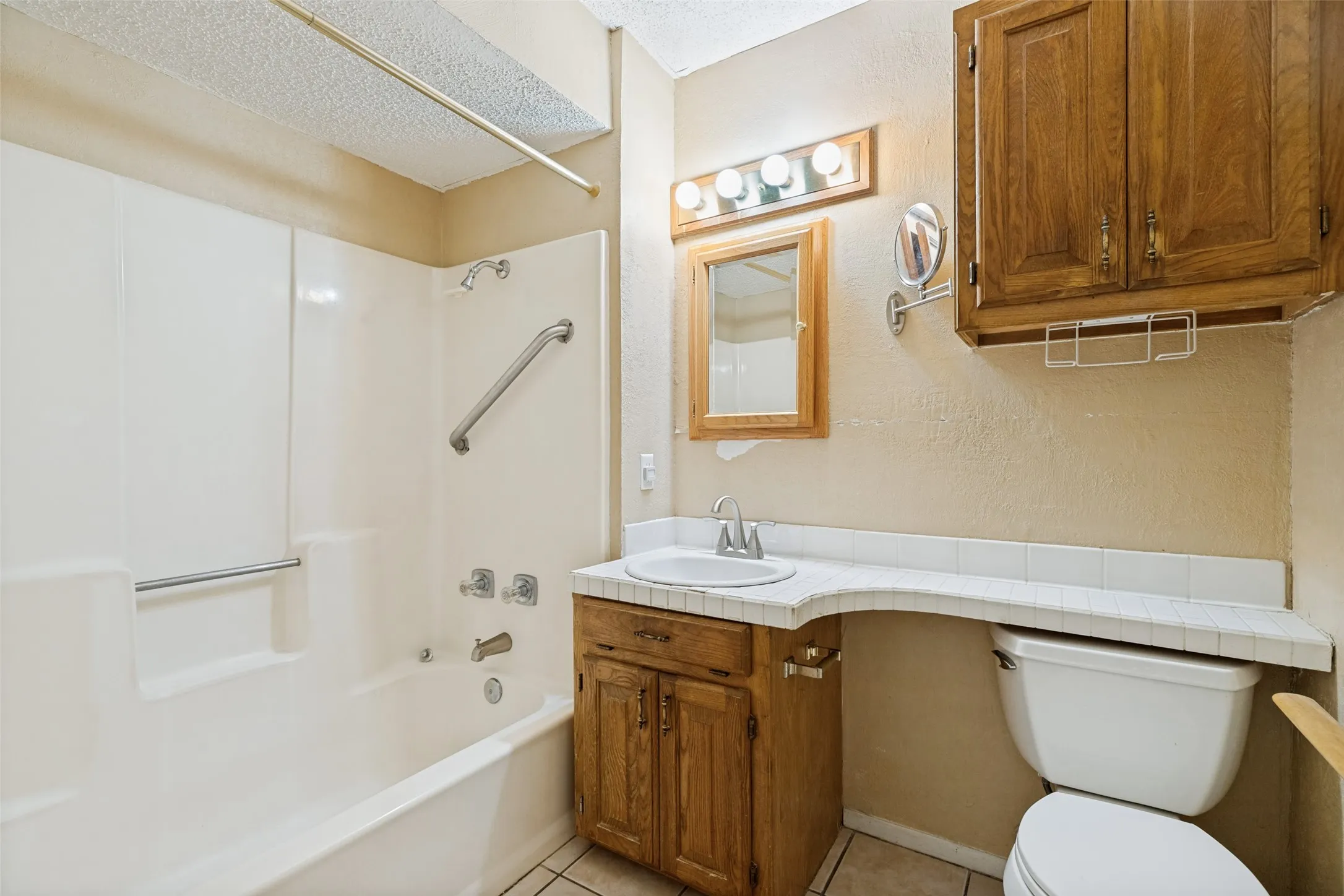 Single Family Residence For Sale in Hunt County , 2689 FM 1569, Greenville, Texas 75401, 3 Bedroom, 2 Bathroom, 2 Garage spaces, 1,344 Sqft, built in 1971, mls#21360095, Real Estate Agent in Greenville, Homes For Sale in Hunt county, Homes For Sale in Greenville, Realtor in Greenville Texas, Real Estate Brokerage Independent Realty Texas, Luminita Cordes Realtor
