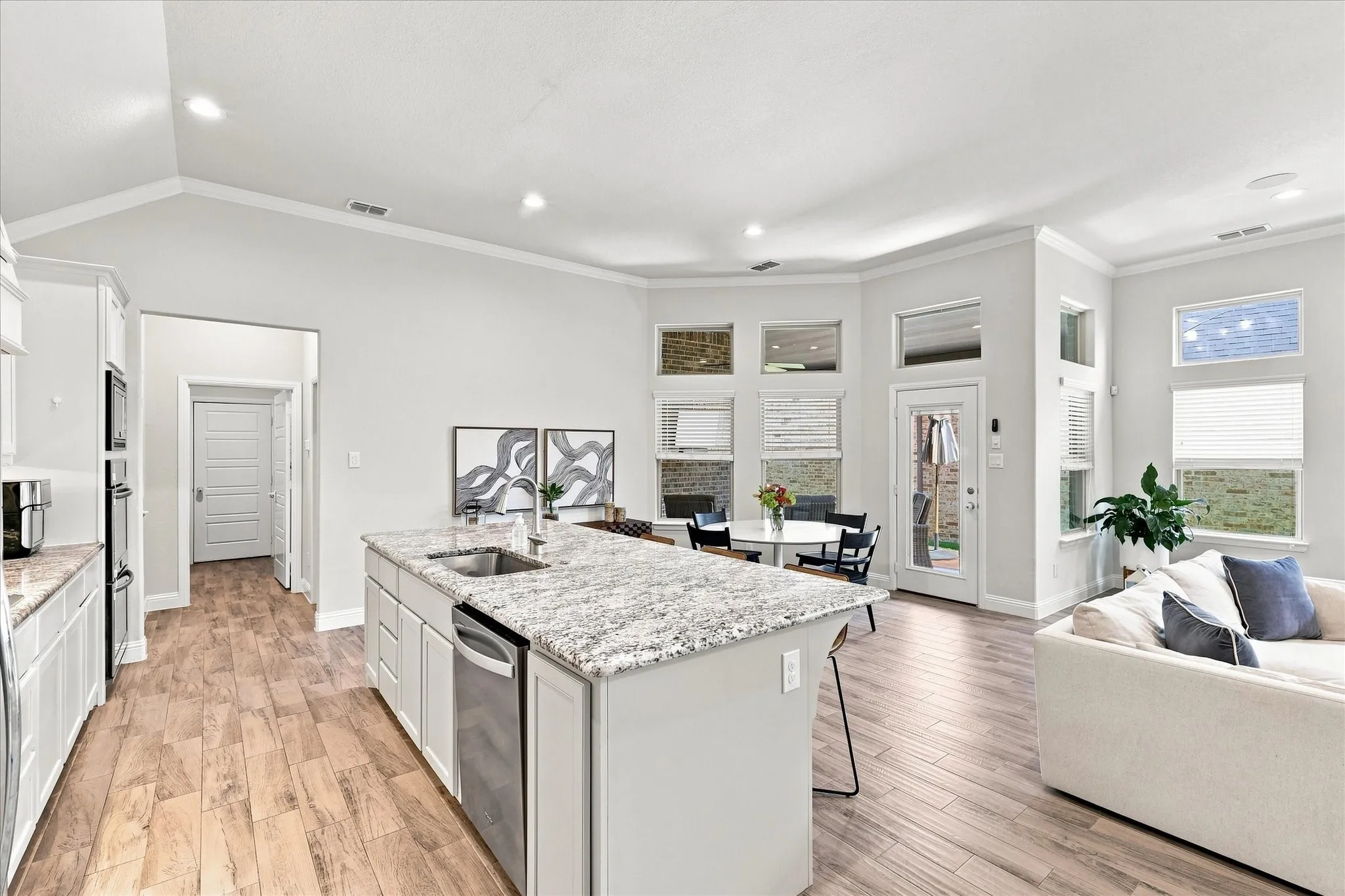 Single Family Residence For Sale in Denton County , 904 Boardwalk Way, Argyle, Texas 76226, 3 Bedroom, 2 Bathroom, 2 Garage spaces, 1,832 Sqft, built in 2018, mls#21377351, Real Estate Agent in Argyle, Homes For Sale in Denton county, Homes For Sale in Argyle, Realtor in Argyle Texas, Real Estate Brokerage Independent Realty Texas, Luminita Cordes Realtor