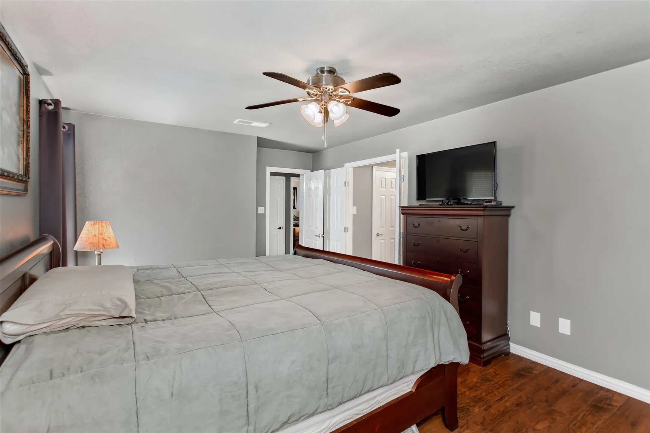 Single Family Residence For Sale in Dallas County , 2600 Quail Valley, Irving, Texas 75060, 3 Bedroom, 2 Bathroom, 2 Garage spaces, 1,544 Sqft, built in 1977, mls#21377642, Real Estate Agent in Irving, Homes For Sale in Dallas county, Homes For Sale in Irving, Realtor in Irving Texas, Real Estate Brokerage Independent Realty Texas, Luminita Cordes Realtor