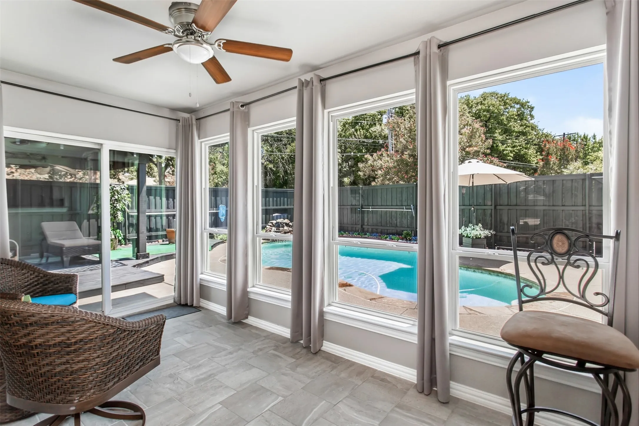 Single Family Residence For Sale in Dallas County , 2600 Quail Valley, Irving, Texas 75060, 3 Bedroom, 2 Bathroom, 2 Garage spaces, 1,544 Sqft, built in 1977, mls#21377642, Real Estate Agent in Irving, Homes For Sale in Dallas county, Homes For Sale in Irving, Realtor in Irving Texas, Real Estate Brokerage Independent Realty Texas, Luminita Cordes Realtor