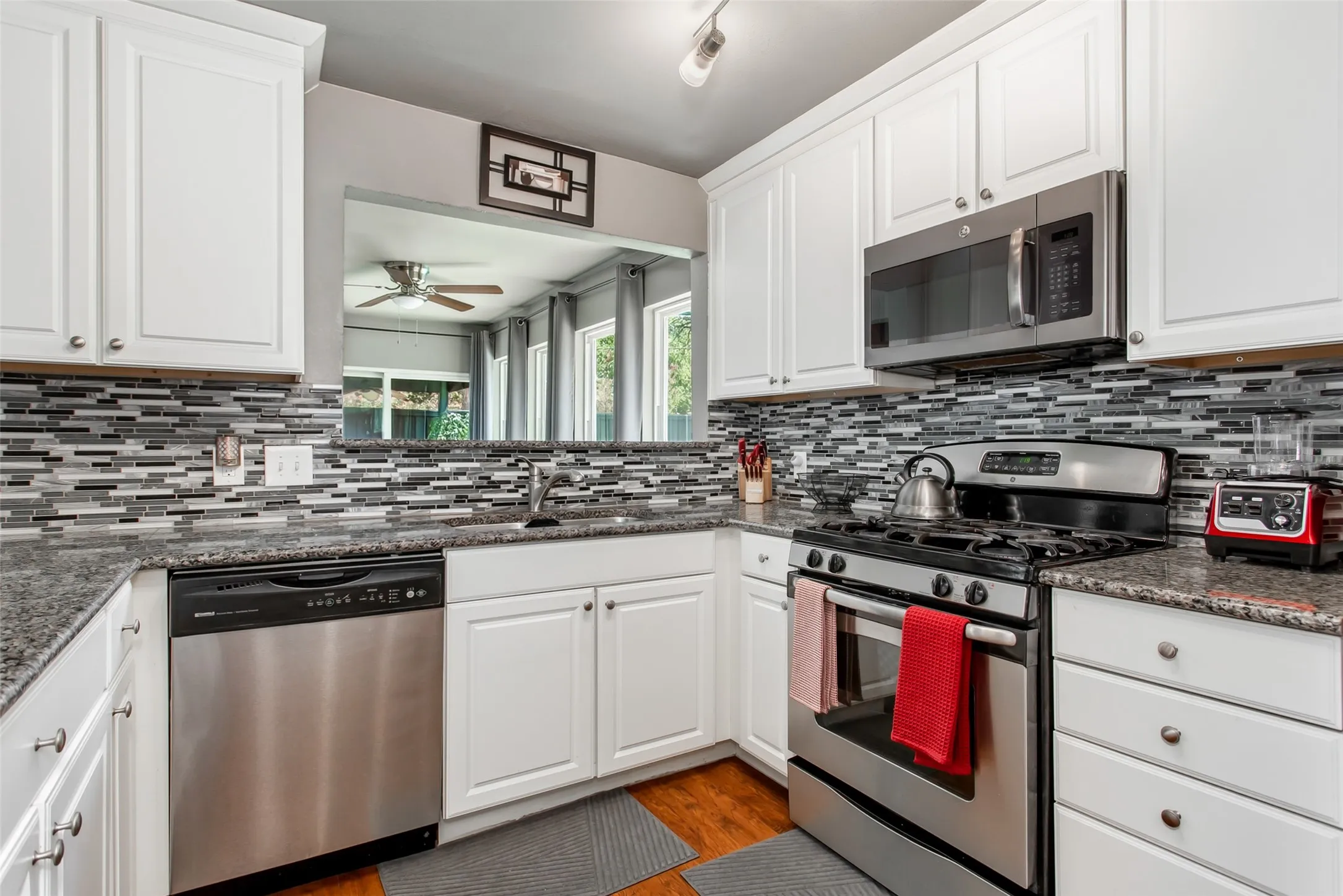 Single Family Residence For Sale in Dallas County , 2600 Quail Valley, Irving, Texas 75060, 3 Bedroom, 2 Bathroom, 2 Garage spaces, 1,544 Sqft, built in 1977, mls#21377642, Real Estate Agent in Irving, Homes For Sale in Dallas county, Homes For Sale in Irving, Realtor in Irving Texas, Real Estate Brokerage Independent Realty Texas, Luminita Cordes Realtor