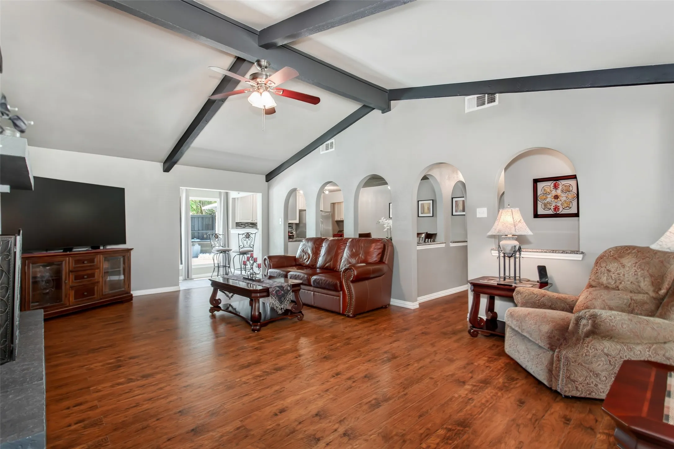 Single Family Residence For Sale in Dallas County , 2600 Quail Valley, Irving, Texas 75060, 3 Bedroom, 2 Bathroom, 2 Garage spaces, 1,544 Sqft, built in 1977, mls#21377642, Real Estate Agent in Irving, Homes For Sale in Dallas county, Homes For Sale in Irving, Realtor in Irving Texas, Real Estate Brokerage Independent Realty Texas, Luminita Cordes Realtor