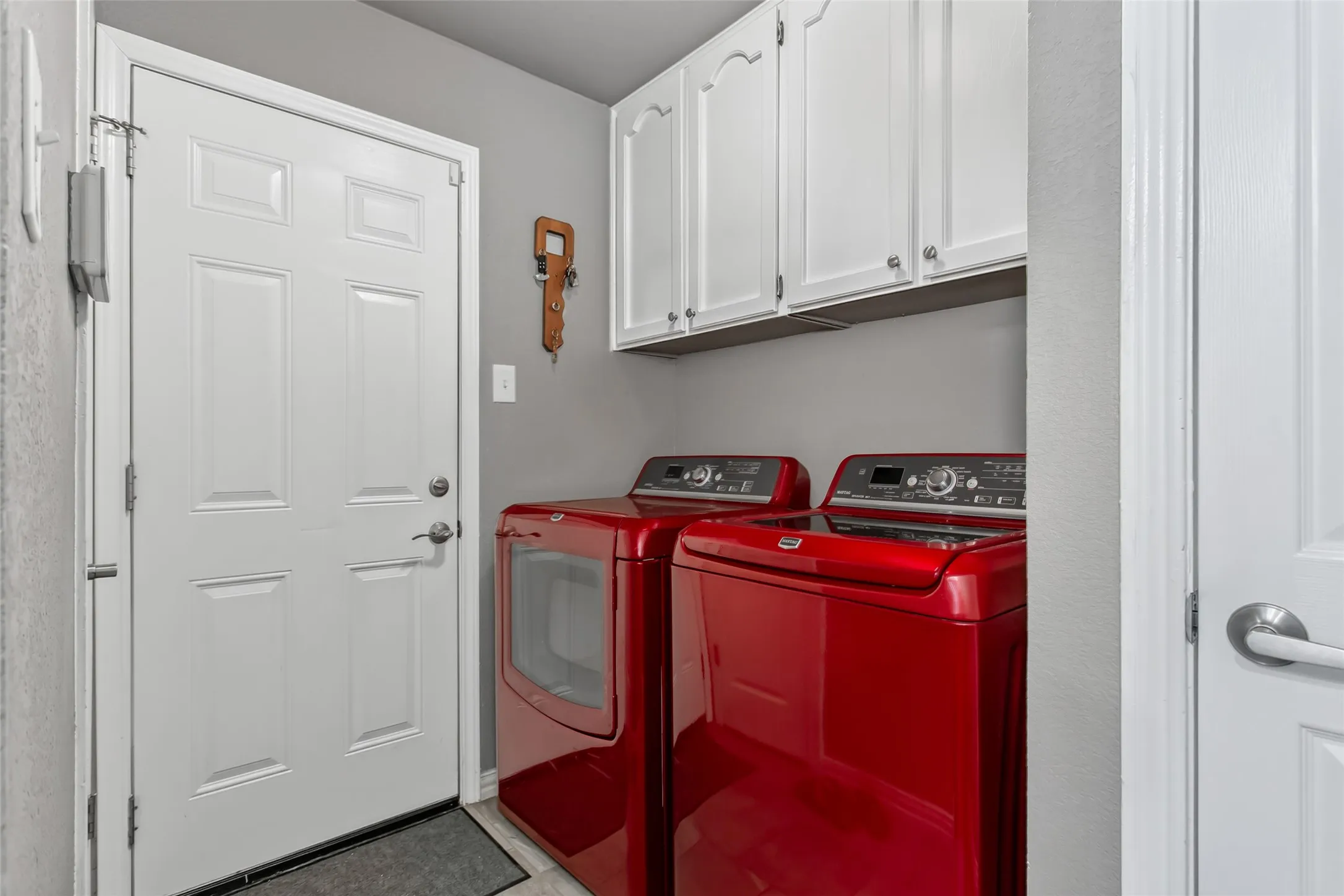 Single Family Residence For Sale in Dallas County , 2600 Quail Valley, Irving, Texas 75060, 3 Bedroom, 2 Bathroom, 2 Garage spaces, 1,544 Sqft, built in 1977, mls#21377642, Real Estate Agent in Irving, Homes For Sale in Dallas county, Homes For Sale in Irving, Realtor in Irving Texas, Real Estate Brokerage Independent Realty Texas, Luminita Cordes Realtor
