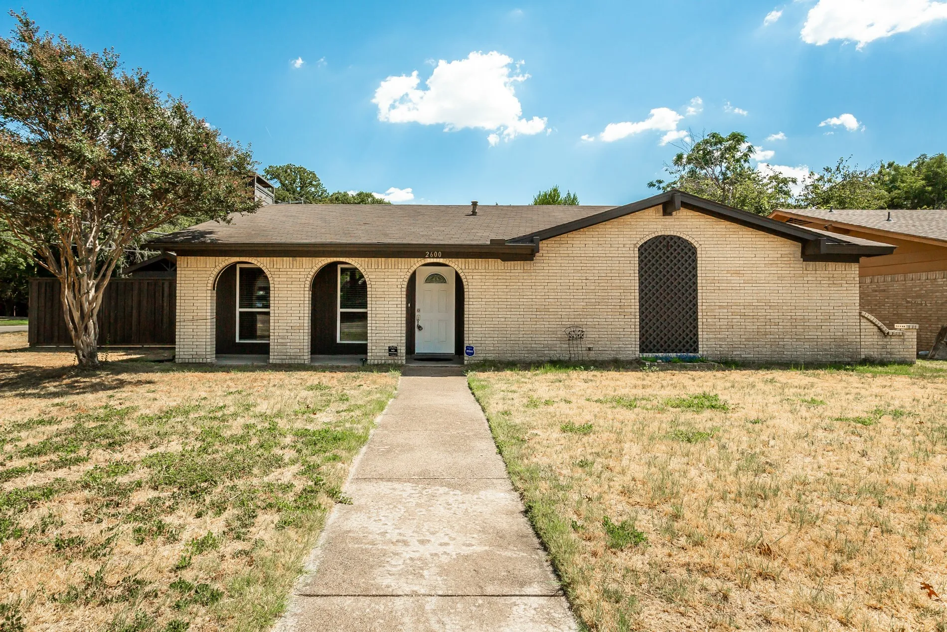 Single Family Residence For Sale in Dallas County , 2600 Quail Valley, Irving, Texas 75060, 3 Bedroom, 2 Bathroom, 2 Garage spaces, 1,544 Sqft, built in 1977, mls#21377642, Real Estate Agent in Irving, Homes For Sale in Dallas county, Homes For Sale in Irving, Realtor in Irving Texas, Real Estate Brokerage Independent Realty Texas, Luminita Cordes Realtor