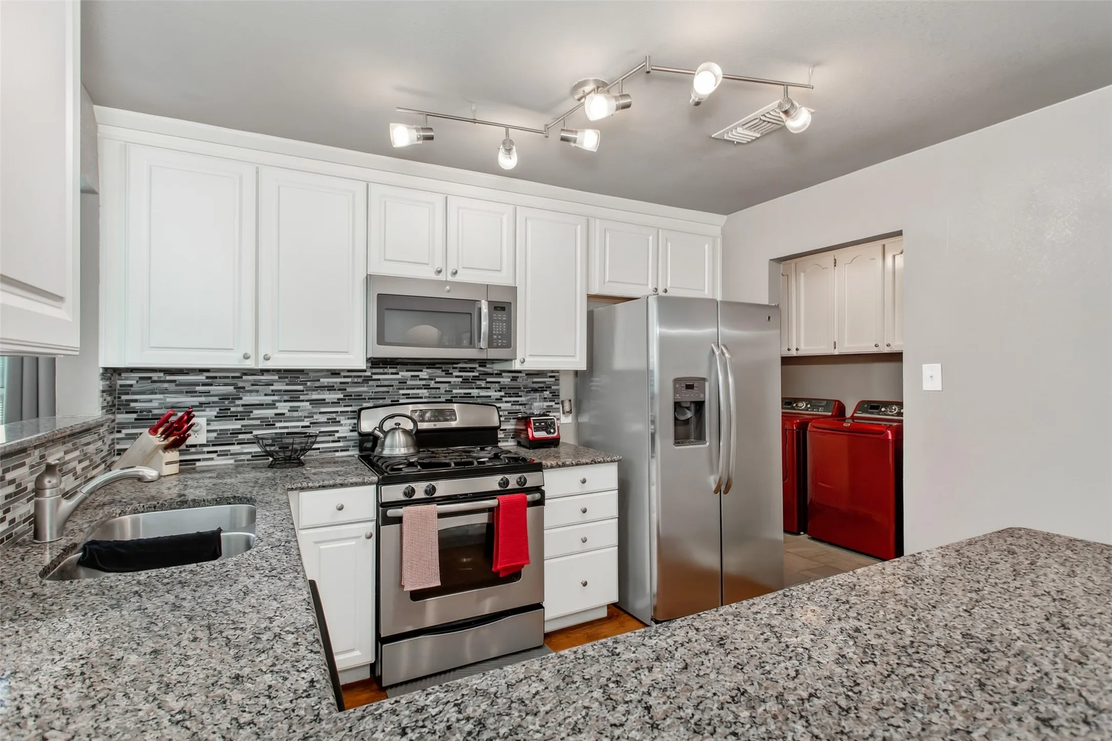 Single Family Residence For Sale in Dallas County , 2600 Quail Valley, Irving, Texas 75060, 3 Bedroom, 2 Bathroom, 2 Garage spaces, 1,544 Sqft, built in 1977, mls#21377642, Real Estate Agent in Irving, Homes For Sale in Dallas county, Homes For Sale in Irving, Realtor in Irving Texas, Real Estate Brokerage Independent Realty Texas, Luminita Cordes Realtor