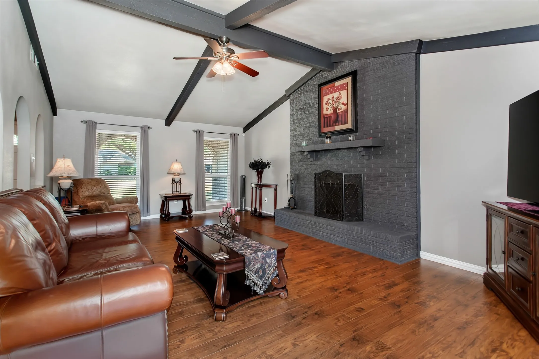 Single Family Residence For Sale in Dallas County , 2600 Quail Valley, Irving, Texas 75060, 3 Bedroom, 2 Bathroom, 2 Garage spaces, 1,544 Sqft, built in 1977, mls#21377642, Real Estate Agent in Irving, Homes For Sale in Dallas county, Homes For Sale in Irving, Realtor in Irving Texas, Real Estate Brokerage Independent Realty Texas, Luminita Cordes Realtor