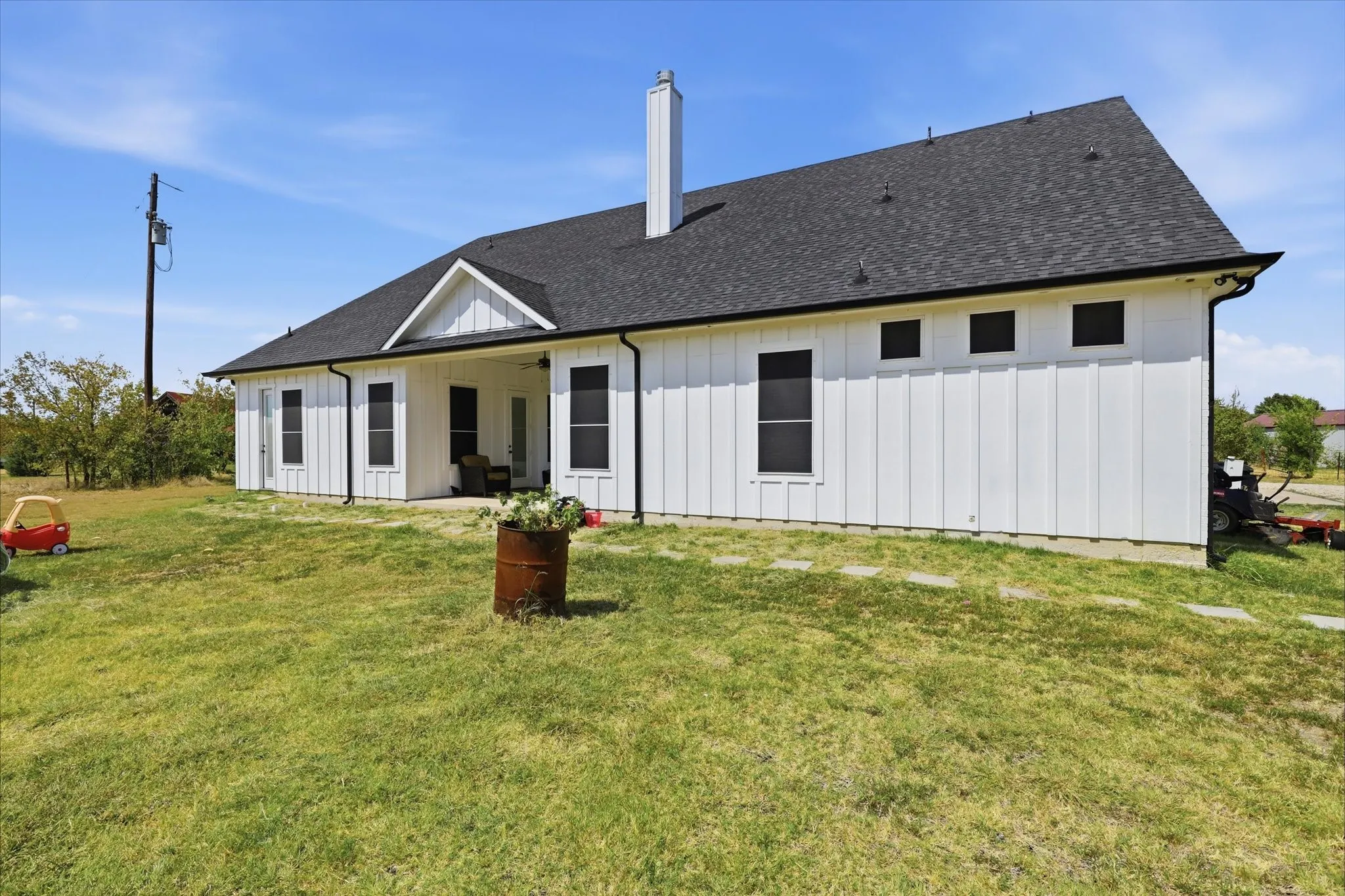 Single Family Residence For Sale in Ellis County , 3321 Mountain View Drive, Venus, Texas 76084, 4 Bedroom, 5 Bathroom, 2 Garage spaces, 3,467 Sqft, built in 2019, mls#21375192, Real Estate Agent in Venus, Homes For Sale in Ellis county, Homes For Sale in Venus, Realtor in Venus Texas, Real Estate Brokerage Independent Realty Texas, Luminita Cordes Realtor