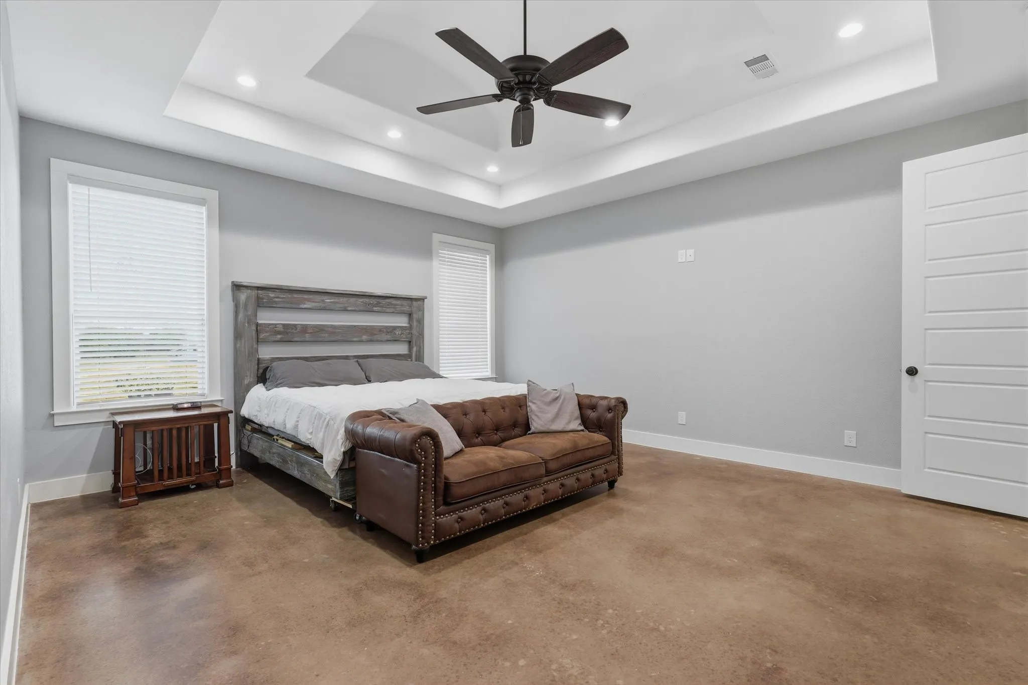 Single Family Residence For Sale in Ellis County , 3321 Mountain View Drive, Venus, Texas 76084, 4 Bedroom, 5 Bathroom, 2 Garage spaces, 3,467 Sqft, built in 2019, mls#21375192, Real Estate Agent in Venus, Homes For Sale in Ellis county, Homes For Sale in Venus, Realtor in Venus Texas, Real Estate Brokerage Independent Realty Texas, Luminita Cordes Realtor
