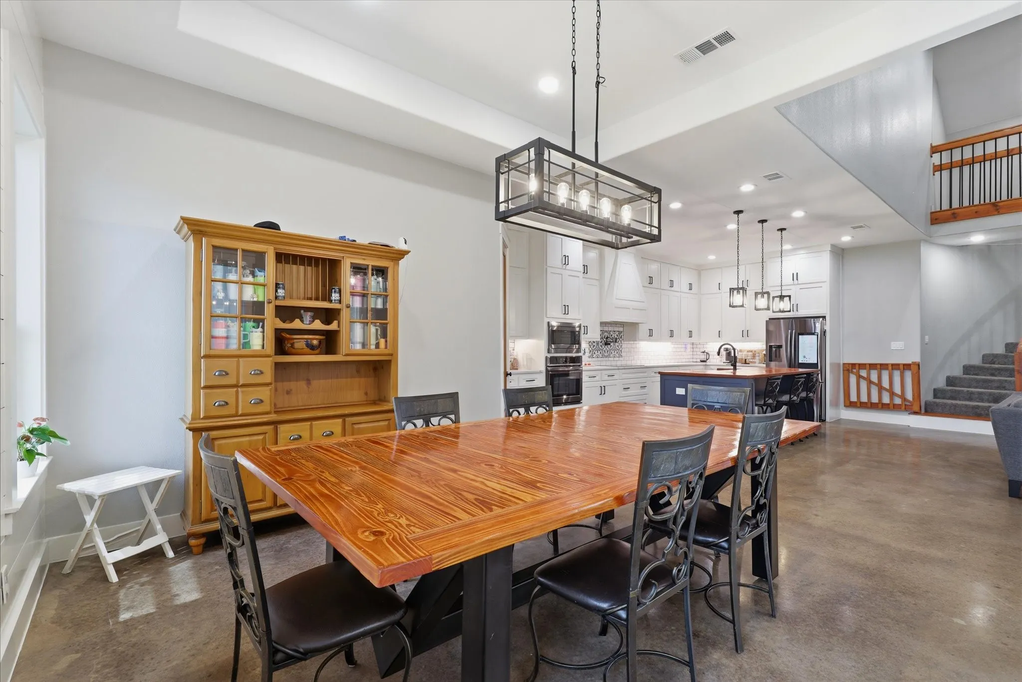Single Family Residence For Sale in Ellis County , 3321 Mountain View Drive, Venus, Texas 76084, 4 Bedroom, 5 Bathroom, 2 Garage spaces, 3,467 Sqft, built in 2019, mls#21375192, Real Estate Agent in Venus, Homes For Sale in Ellis county, Homes For Sale in Venus, Realtor in Venus Texas, Real Estate Brokerage Independent Realty Texas, Luminita Cordes Realtor