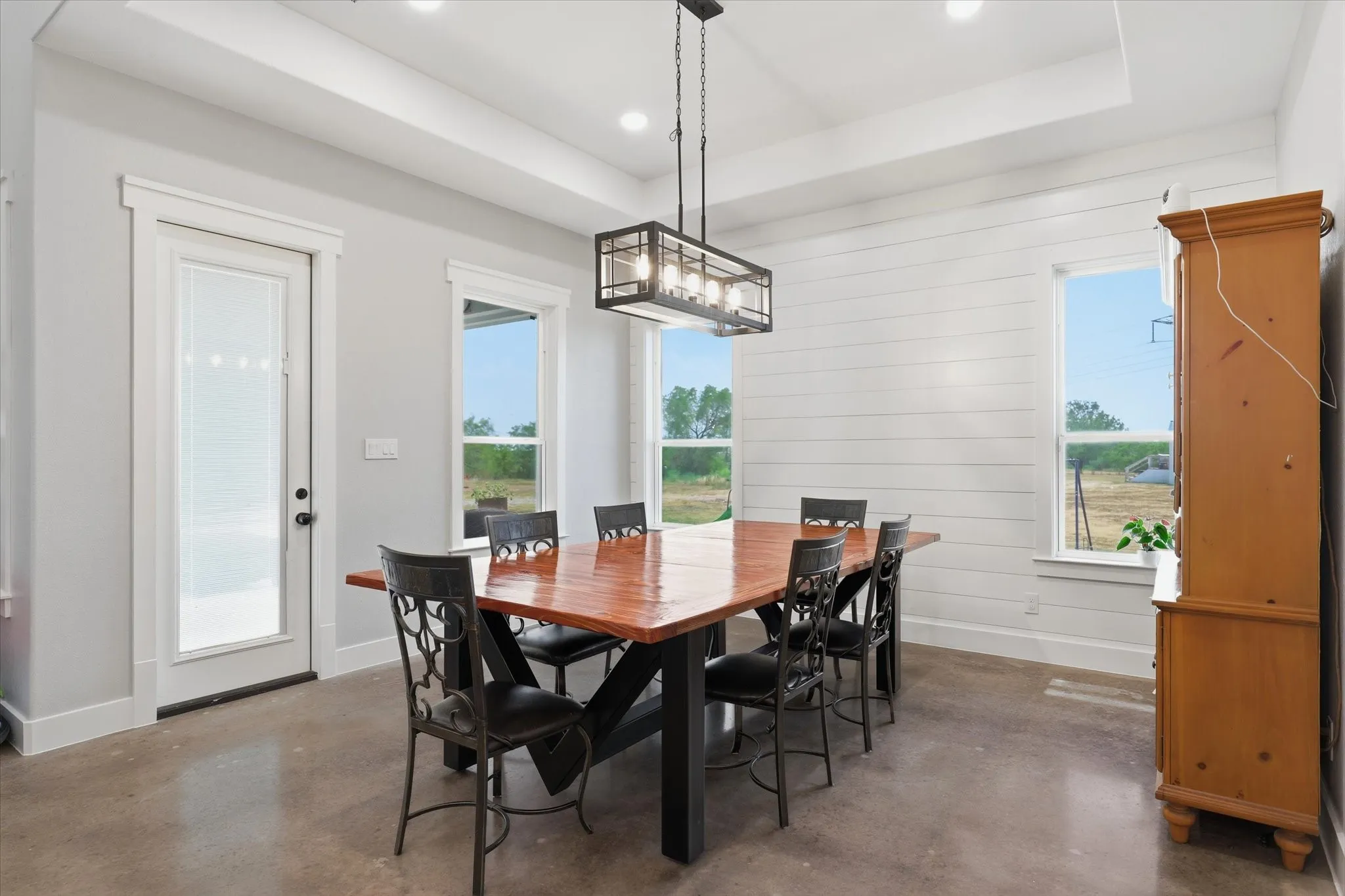 Single Family Residence For Sale in Ellis County , 3321 Mountain View Drive, Venus, Texas 76084, 4 Bedroom, 5 Bathroom, 2 Garage spaces, 3,467 Sqft, built in 2019, mls#21375192, Real Estate Agent in Venus, Homes For Sale in Ellis county, Homes For Sale in Venus, Realtor in Venus Texas, Real Estate Brokerage Independent Realty Texas, Luminita Cordes Realtor
