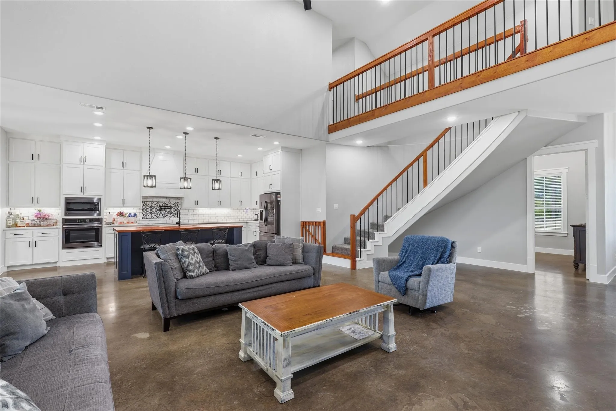 Single Family Residence For Sale in Ellis County , 3321 Mountain View Drive, Venus, Texas 76084, 4 Bedroom, 5 Bathroom, 2 Garage spaces, 3,467 Sqft, built in 2019, mls#21375192, Real Estate Agent in Venus, Homes For Sale in Ellis county, Homes For Sale in Venus, Realtor in Venus Texas, Real Estate Brokerage Independent Realty Texas, Luminita Cordes Realtor