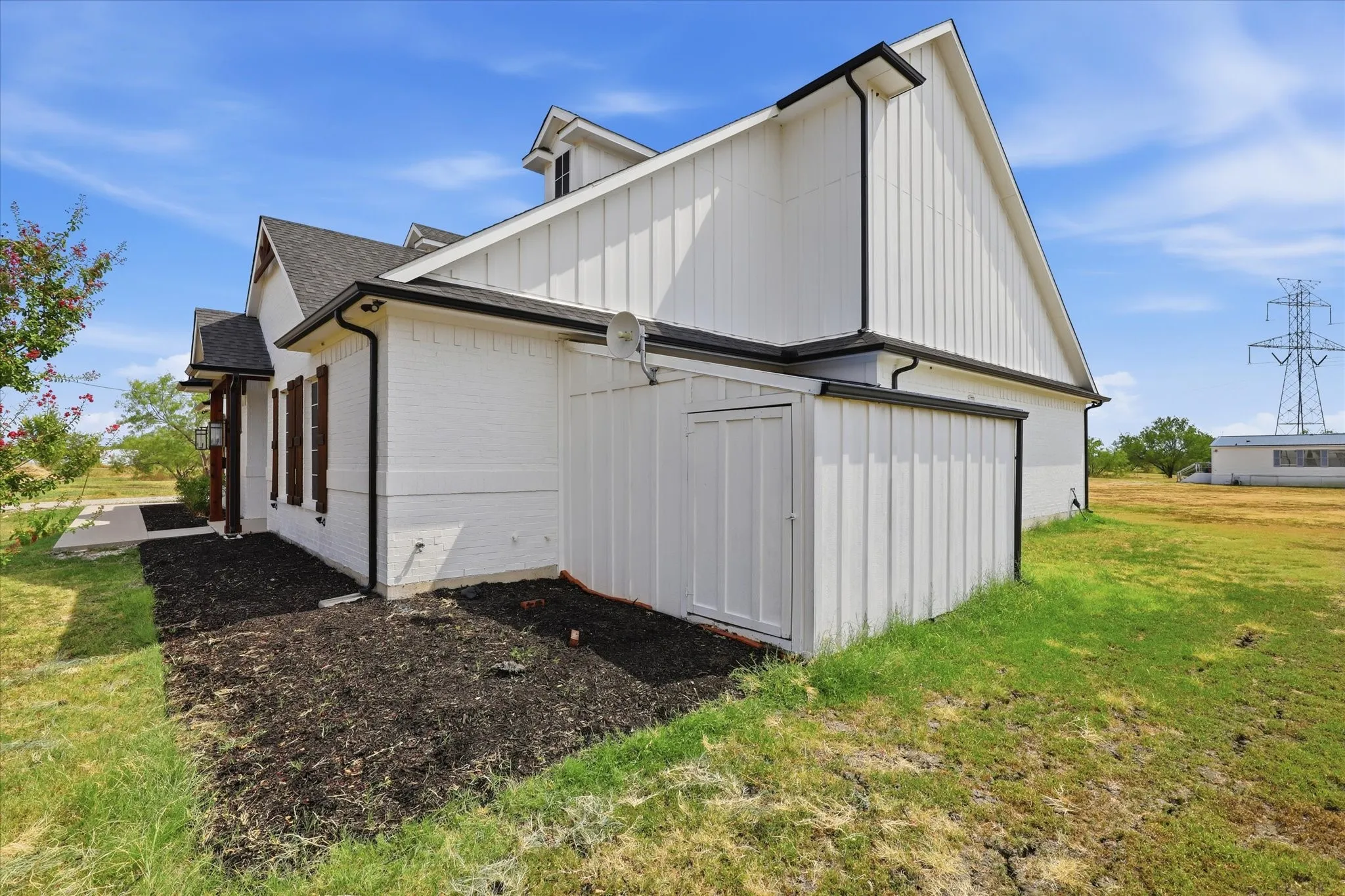 Single Family Residence For Sale in Ellis County , 3321 Mountain View Drive, Venus, Texas 76084, 4 Bedroom, 5 Bathroom, 2 Garage spaces, 3,467 Sqft, built in 2019, mls#21375192, Real Estate Agent in Venus, Homes For Sale in Ellis county, Homes For Sale in Venus, Realtor in Venus Texas, Real Estate Brokerage Independent Realty Texas, Luminita Cordes Realtor