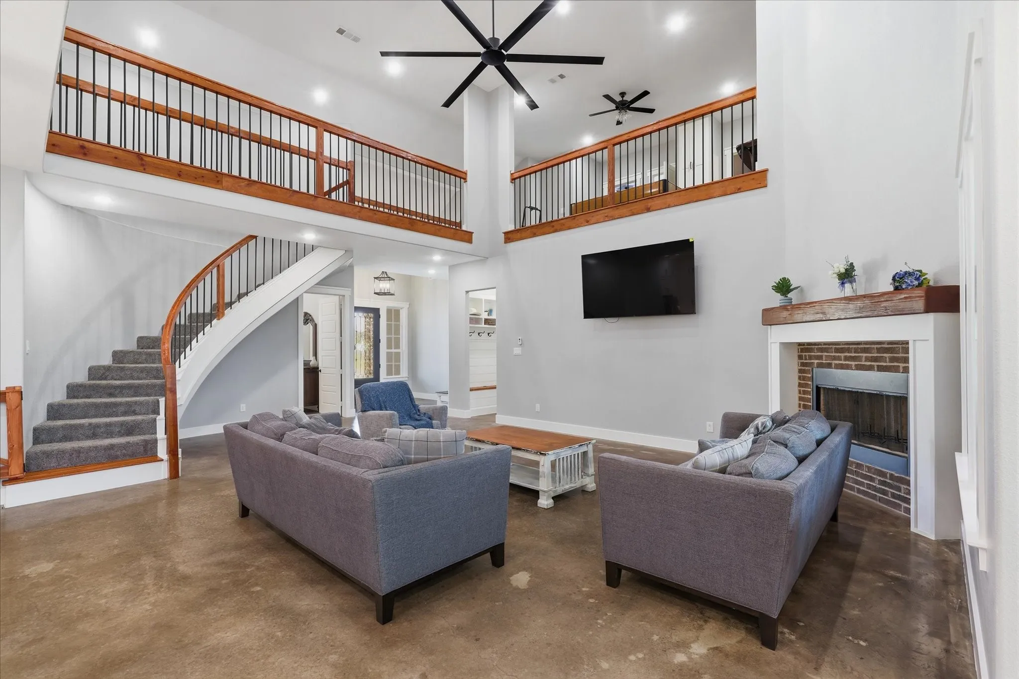 Single Family Residence For Sale in Ellis County , 3321 Mountain View Drive, Venus, Texas 76084, 4 Bedroom, 5 Bathroom, 2 Garage spaces, 3,467 Sqft, built in 2019, mls#21375192, Real Estate Agent in Venus, Homes For Sale in Ellis county, Homes For Sale in Venus, Realtor in Venus Texas, Real Estate Brokerage Independent Realty Texas, Luminita Cordes Realtor
