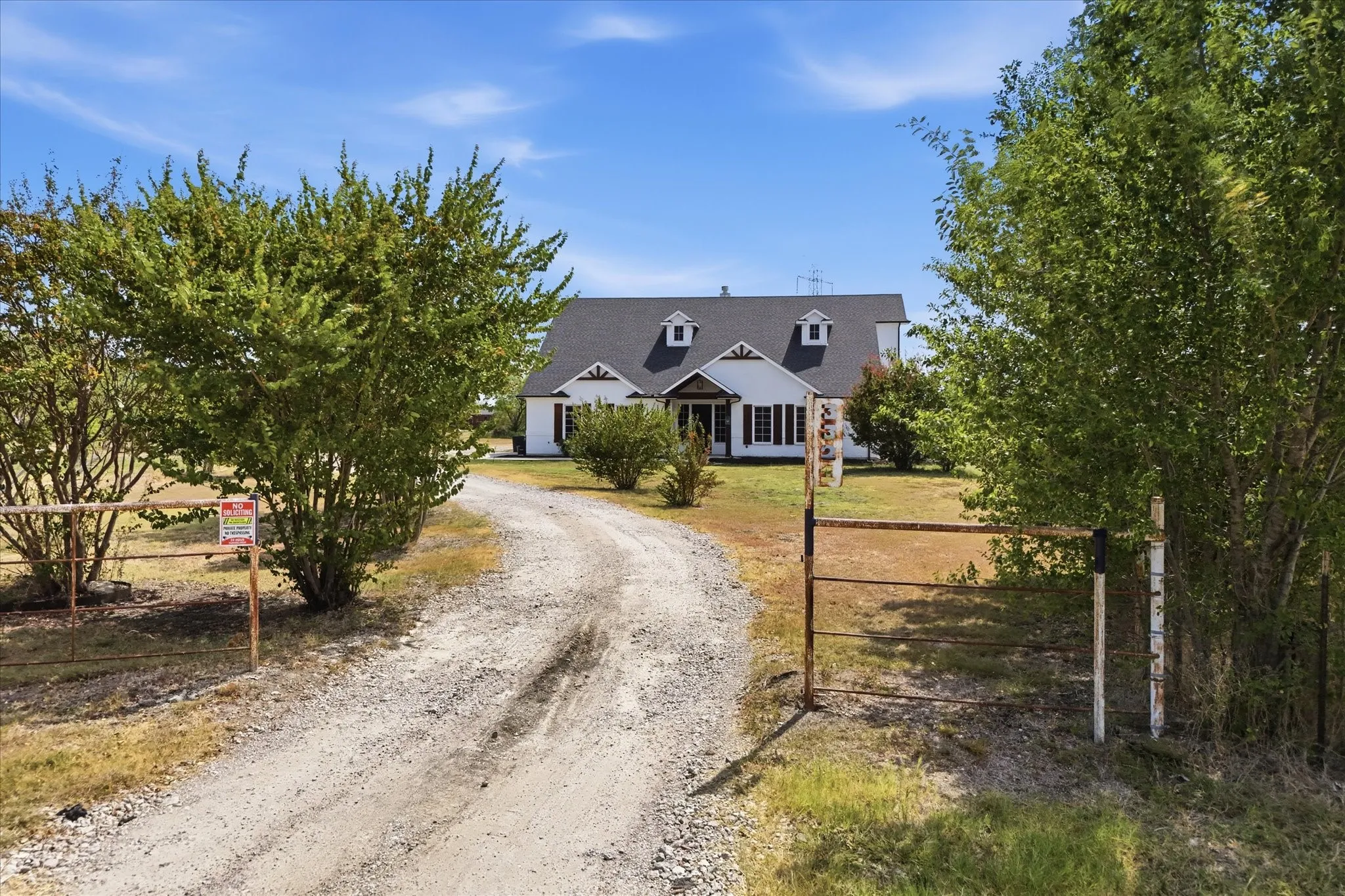Single Family Residence For Sale in Ellis County , 3321 Mountain View Drive, Venus, Texas 76084, 4 Bedroom, 5 Bathroom, 2 Garage spaces, 3,467 Sqft, built in 2019, mls#21375192, Real Estate Agent in Venus, Homes For Sale in Ellis county, Homes For Sale in Venus, Realtor in Venus Texas, Real Estate Brokerage Independent Realty Texas, Luminita Cordes Realtor
