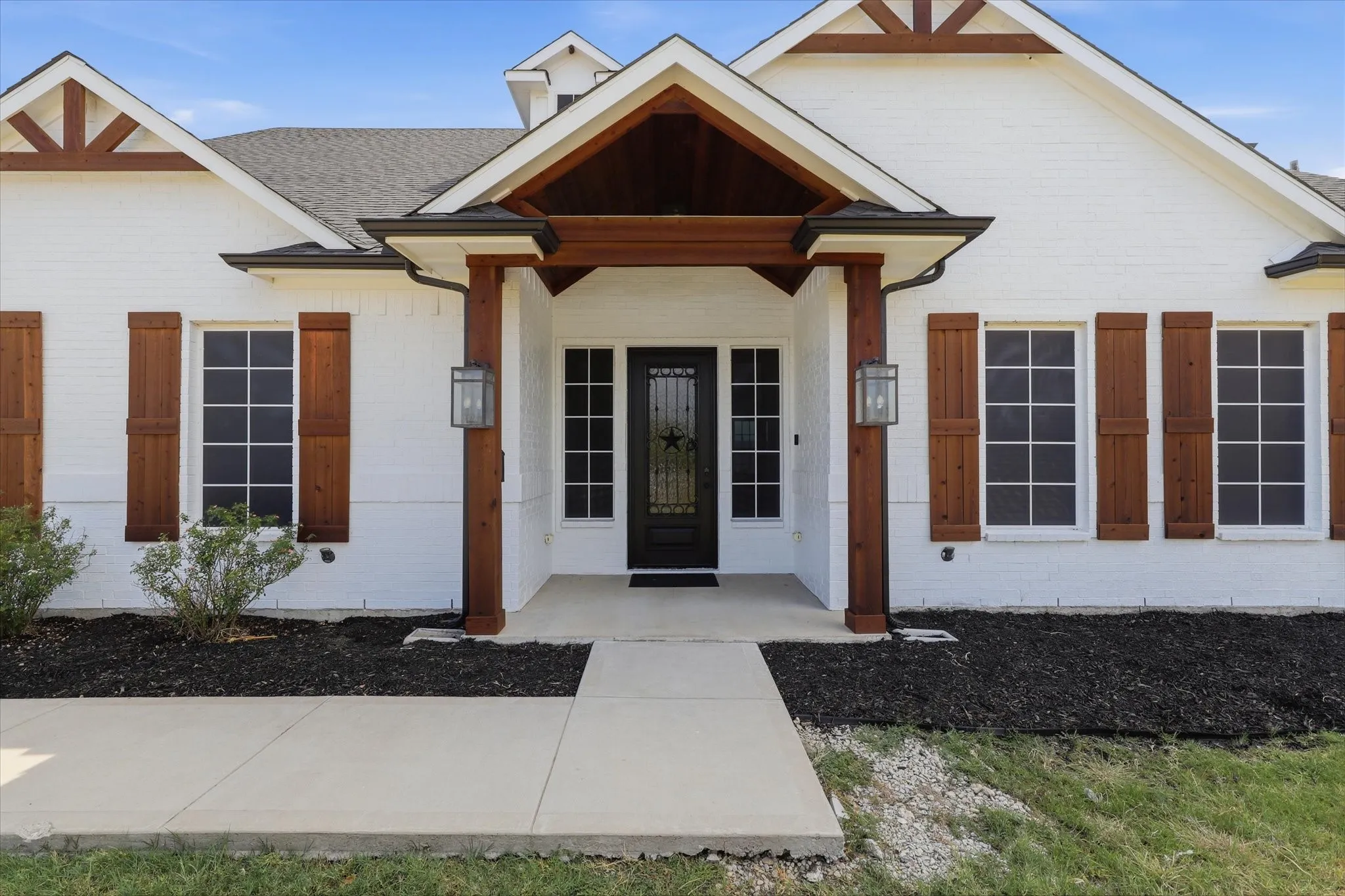 Single Family Residence For Sale in Ellis County , 3321 Mountain View Drive, Venus, Texas 76084, 4 Bedroom, 5 Bathroom, 2 Garage spaces, 3,467 Sqft, built in 2019, mls#21375192, Real Estate Agent in Venus, Homes For Sale in Ellis county, Homes For Sale in Venus, Realtor in Venus Texas, Real Estate Brokerage Independent Realty Texas, Luminita Cordes Realtor