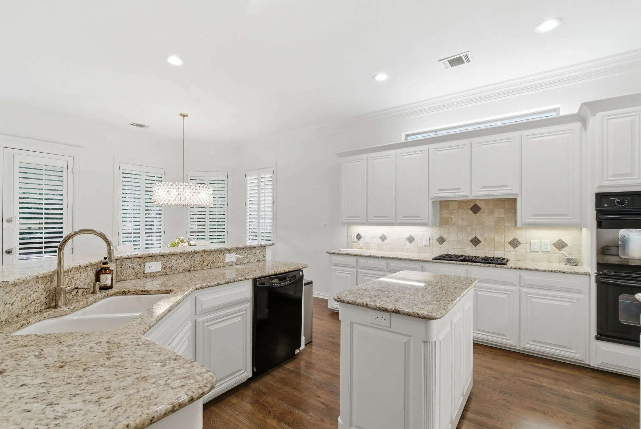 Single Family Residence For Sale in Tarrant County , 1617 Heathermore, Colleyville, Texas 76034, 3 Bedroom, 4 Bathroom, 2 Garage spaces, 2,849 Sqft, built in 2000, mls#21377655, Real Estate Agent in Colleyville, Homes For Sale in Tarrant county, Homes For Sale in Colleyville, Realtor in Colleyville Texas, Real Estate Brokerage Independent Realty Texas, Luminita Cordes Realtor