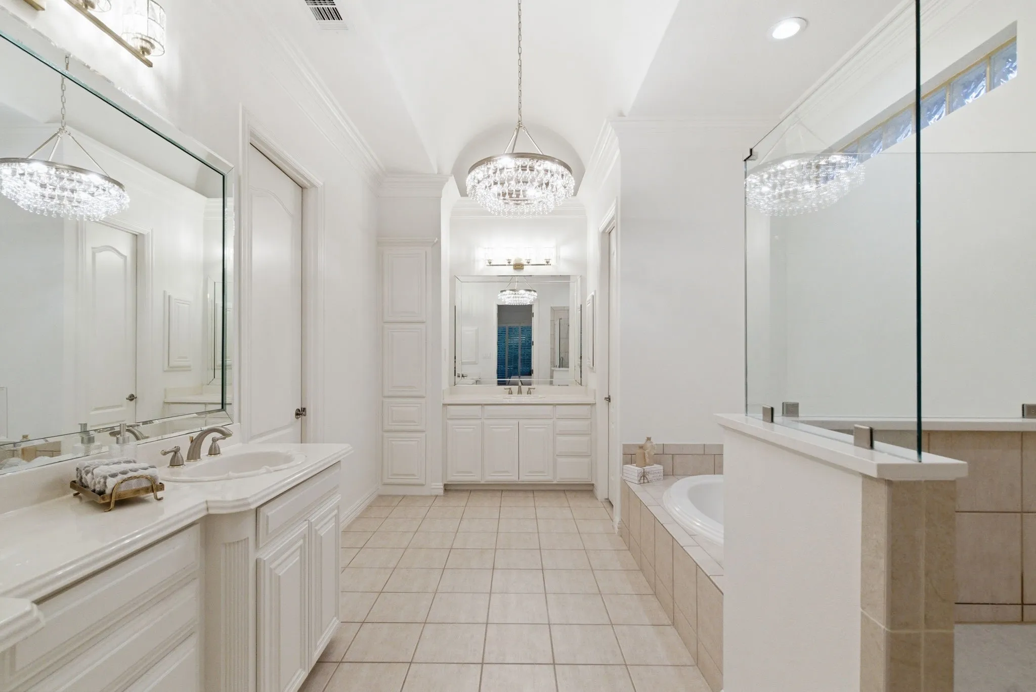 Single Family Residence For Sale in Tarrant County , 1617 Heathermore, Colleyville, Texas 76034, 3 Bedroom, 4 Bathroom, 2 Garage spaces, 2,849 Sqft, built in 2000, mls#21377655, Real Estate Agent in Colleyville, Homes For Sale in Tarrant county, Homes For Sale in Colleyville, Realtor in Colleyville Texas, Real Estate Brokerage Independent Realty Texas, Luminita Cordes Realtor