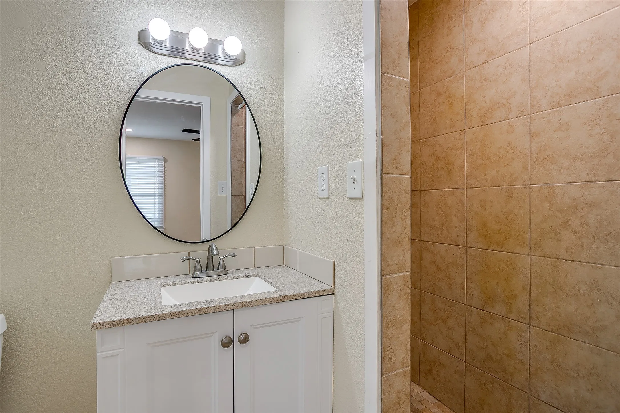Single Family Residence For Sale in Tarrant County , 1208 Warden Street, Benbrook, Texas 76126, 3 Bedroom, 2 Bathroom, 2 Garage spaces, 1,750 Sqft, built in 1954, mls#21377661, Real Estate Agent in Benbrook, Homes For Sale in Tarrant county, Homes For Sale in Benbrook, Realtor in Benbrook Texas, Real Estate Brokerage Independent Realty Texas, Luminita Cordes Realtor