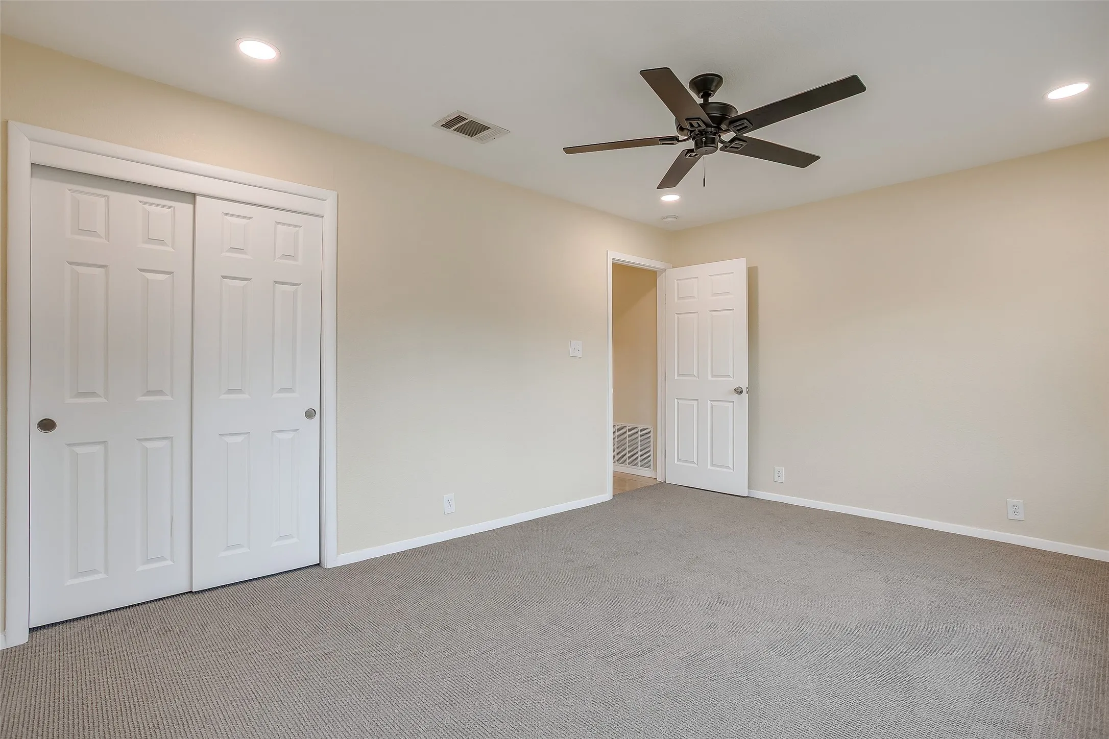 Single Family Residence For Sale in Tarrant County , 1208 Warden Street, Benbrook, Texas 76126, 3 Bedroom, 2 Bathroom, 2 Garage spaces, 1,750 Sqft, built in 1954, mls#21377661, Real Estate Agent in Benbrook, Homes For Sale in Tarrant county, Homes For Sale in Benbrook, Realtor in Benbrook Texas, Real Estate Brokerage Independent Realty Texas, Luminita Cordes Realtor
