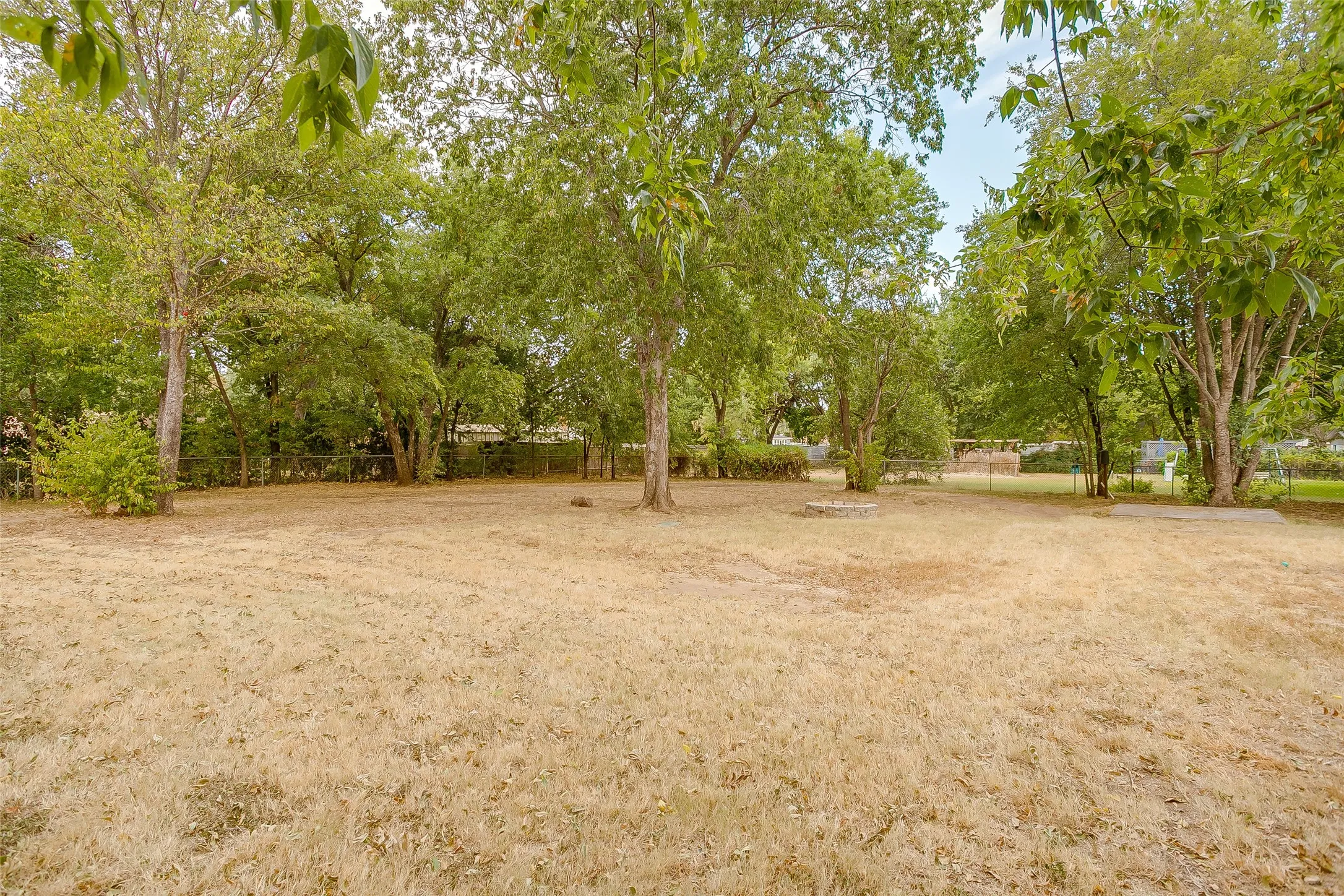 Single Family Residence For Sale in Tarrant County , 1208 Warden Street, Benbrook, Texas 76126, 3 Bedroom, 2 Bathroom, 2 Garage spaces, 1,750 Sqft, built in 1954, mls#21377661, Real Estate Agent in Benbrook, Homes For Sale in Tarrant county, Homes For Sale in Benbrook, Realtor in Benbrook Texas, Real Estate Brokerage Independent Realty Texas, Luminita Cordes Realtor