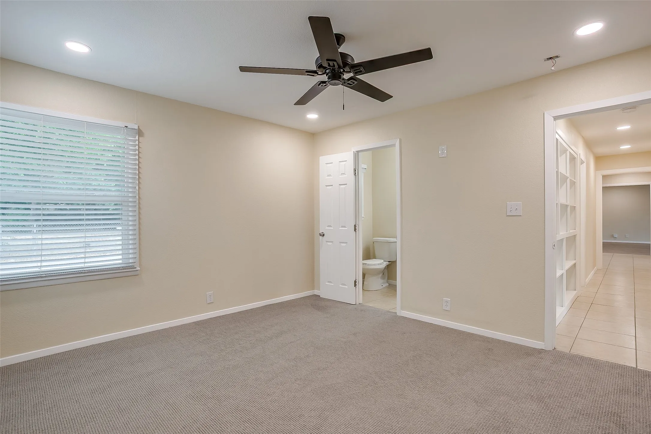 Single Family Residence For Sale in Tarrant County , 1208 Warden Street, Benbrook, Texas 76126, 3 Bedroom, 2 Bathroom, 2 Garage spaces, 1,750 Sqft, built in 1954, mls#21377661, Real Estate Agent in Benbrook, Homes For Sale in Tarrant county, Homes For Sale in Benbrook, Realtor in Benbrook Texas, Real Estate Brokerage Independent Realty Texas, Luminita Cordes Realtor
