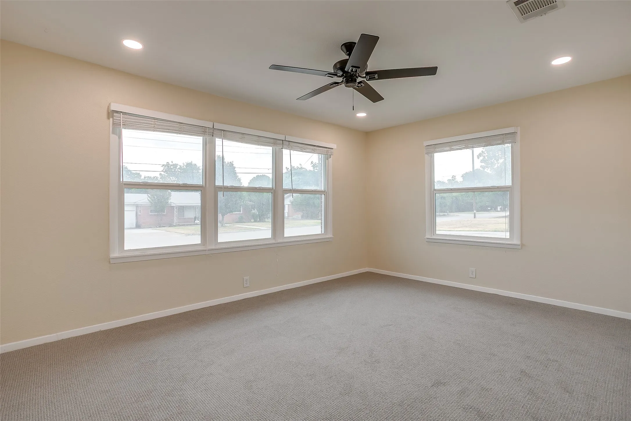 Single Family Residence For Sale in Tarrant County , 1208 Warden Street, Benbrook, Texas 76126, 3 Bedroom, 2 Bathroom, 2 Garage spaces, 1,750 Sqft, built in 1954, mls#21377661, Real Estate Agent in Benbrook, Homes For Sale in Tarrant county, Homes For Sale in Benbrook, Realtor in Benbrook Texas, Real Estate Brokerage Independent Realty Texas, Luminita Cordes Realtor