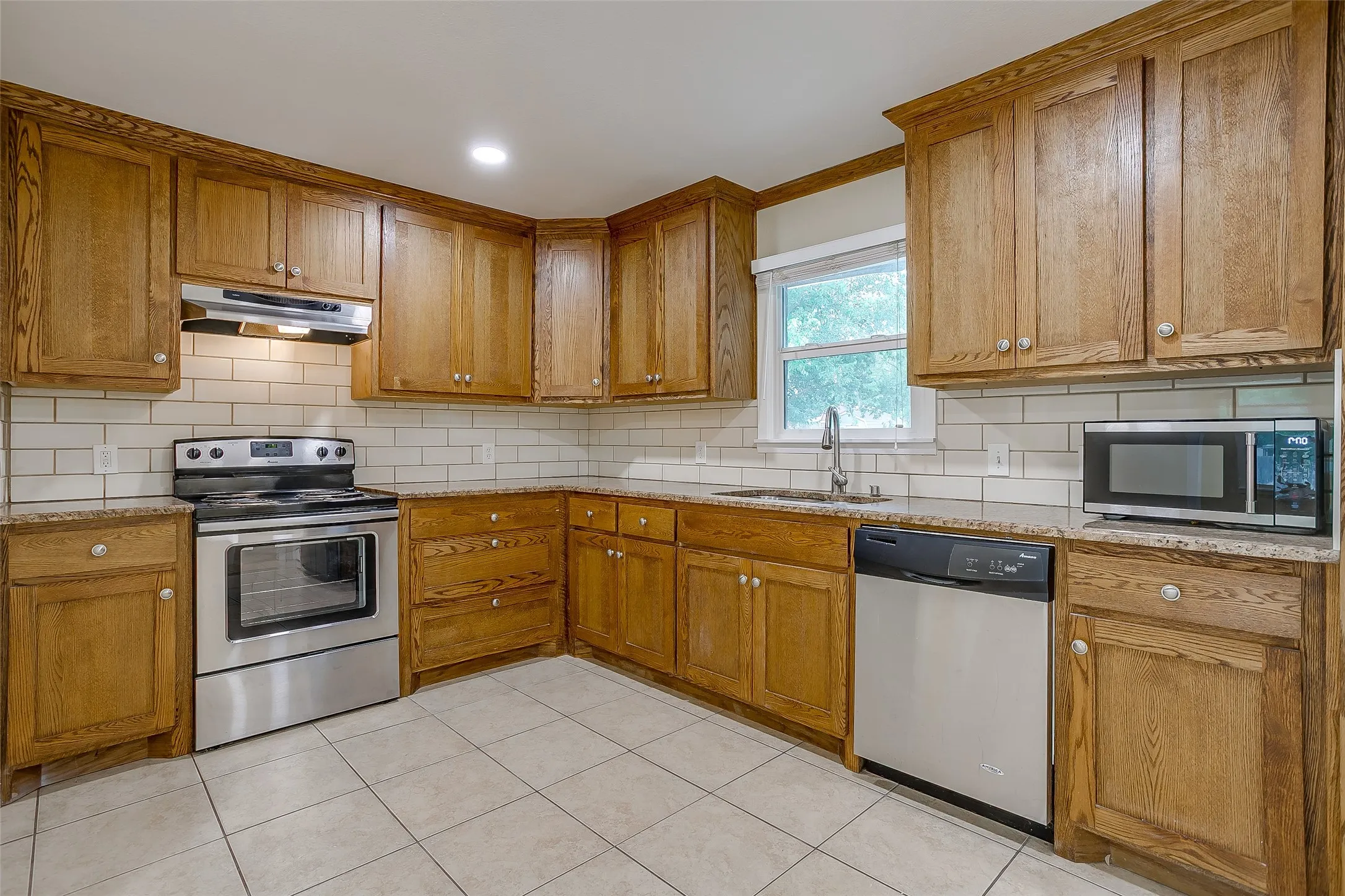 Single Family Residence For Sale in Tarrant County , 1208 Warden Street, Benbrook, Texas 76126, 3 Bedroom, 2 Bathroom, 2 Garage spaces, 1,750 Sqft, built in 1954, mls#21377661, Real Estate Agent in Benbrook, Homes For Sale in Tarrant county, Homes For Sale in Benbrook, Realtor in Benbrook Texas, Real Estate Brokerage Independent Realty Texas, Luminita Cordes Realtor
