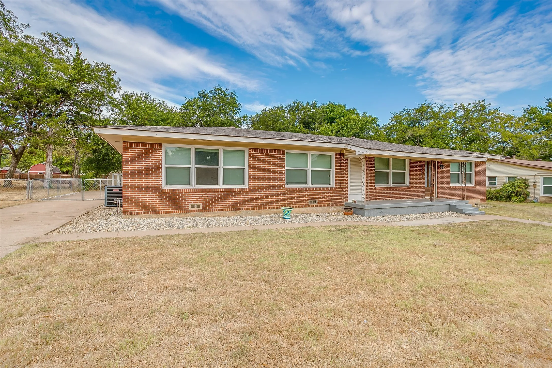 Single Family Residence For Sale in Tarrant County , 1208 Warden Street, Benbrook, Texas 76126, 3 Bedroom, 2 Bathroom, 2 Garage spaces, 1,750 Sqft, built in 1954, mls#21377661, Real Estate Agent in Benbrook, Homes For Sale in Tarrant county, Homes For Sale in Benbrook, Realtor in Benbrook Texas, Real Estate Brokerage Independent Realty Texas, Luminita Cordes Realtor