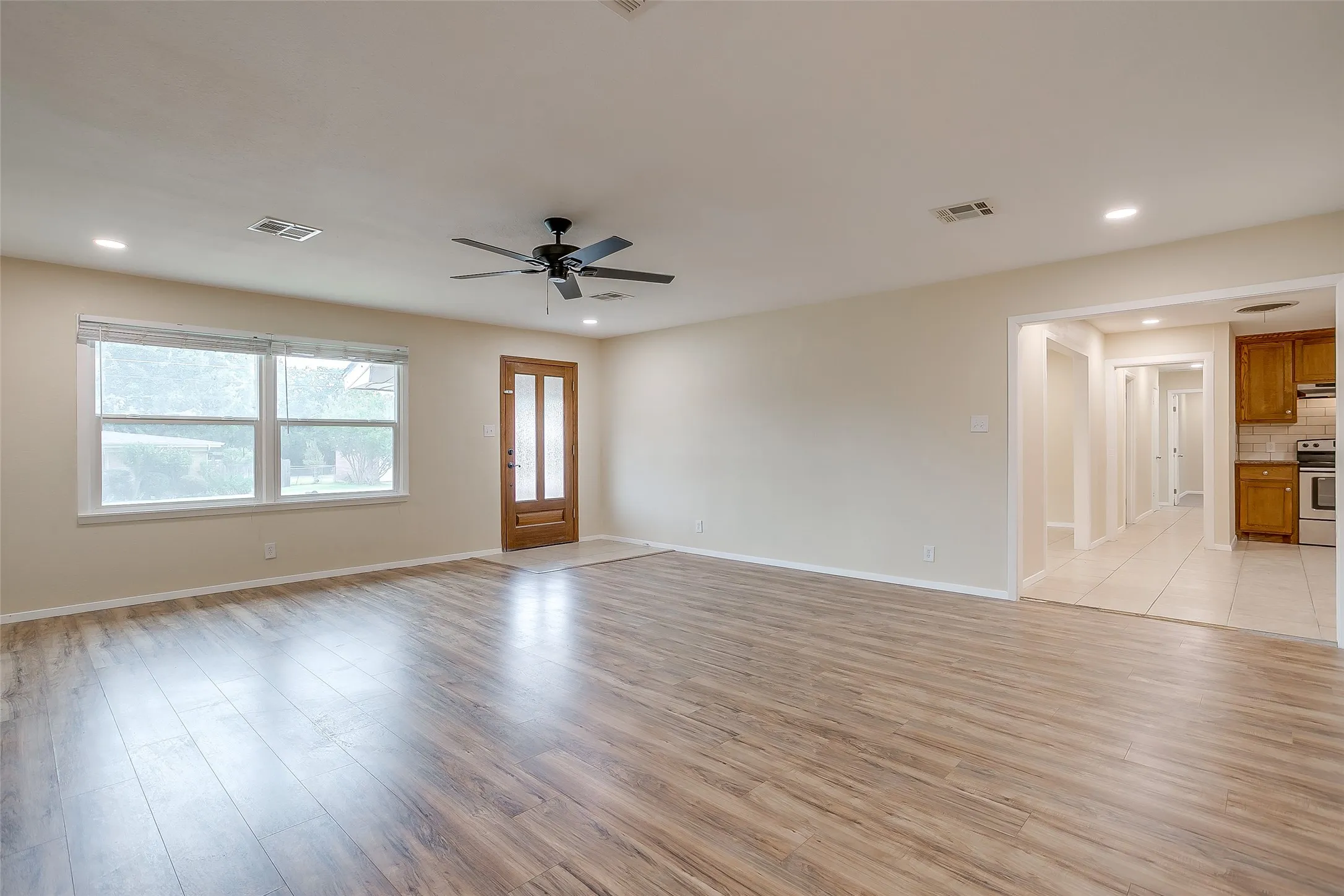 Single Family Residence For Sale in Tarrant County , 1208 Warden Street, Benbrook, Texas 76126, 3 Bedroom, 2 Bathroom, 2 Garage spaces, 1,750 Sqft, built in 1954, mls#21377661, Real Estate Agent in Benbrook, Homes For Sale in Tarrant county, Homes For Sale in Benbrook, Realtor in Benbrook Texas, Real Estate Brokerage Independent Realty Texas, Luminita Cordes Realtor