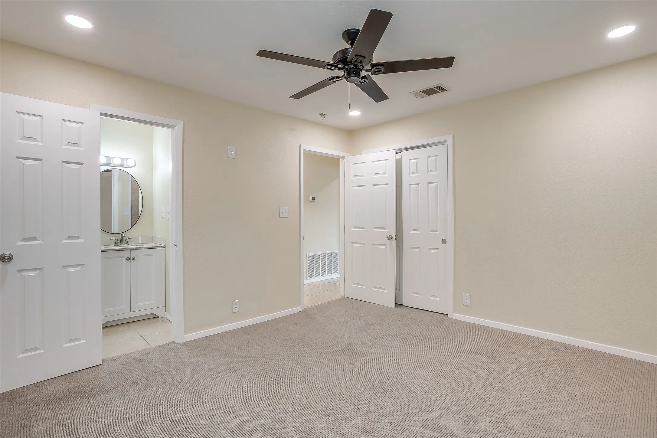 Single Family Residence For Sale in Tarrant County , 1208 Warden Street, Benbrook, Texas 76126, 3 Bedroom, 2 Bathroom, 2 Garage spaces, 1,750 Sqft, built in 1954, mls#21377661, Real Estate Agent in Benbrook, Homes For Sale in Tarrant county, Homes For Sale in Benbrook, Realtor in Benbrook Texas, Real Estate Brokerage Independent Realty Texas, Luminita Cordes Realtor