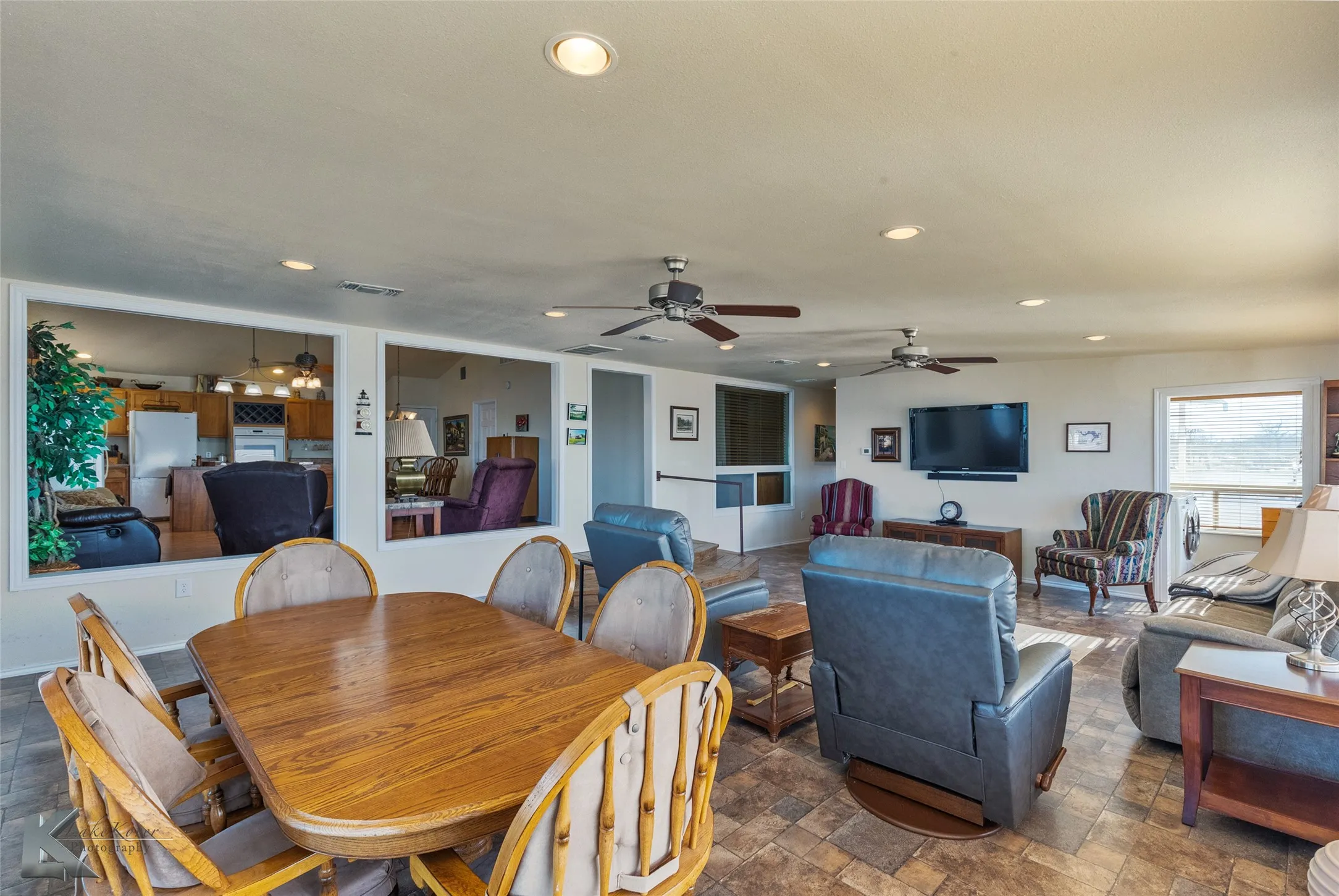 Single Family Residence For Sale in Eastland County , 206 County Road 541, Eastland, Texas 76448, 3 Bedroom, 4 Bathroom, Garage spaces, 2,166 Sqft, built in 1980, mls#21377660, Real Estate Agent in Eastland, Homes For Sale in Eastland county, Homes For Sale in Eastland, Realtor in Eastland Texas, Real Estate Brokerage Independent Realty Texas, Luminita Cordes Realtor