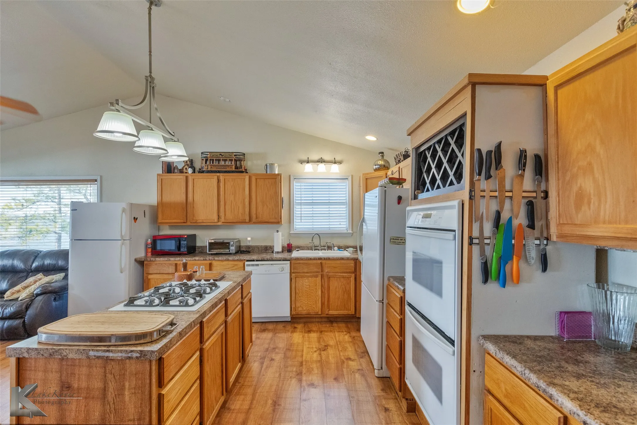 Single Family Residence For Sale in Eastland County , 206 County Road 541, Eastland, Texas 76448, 3 Bedroom, 4 Bathroom, Garage spaces, 2,166 Sqft, built in 1980, mls#21377660, Real Estate Agent in Eastland, Homes For Sale in Eastland county, Homes For Sale in Eastland, Realtor in Eastland Texas, Real Estate Brokerage Independent Realty Texas, Luminita Cordes Realtor