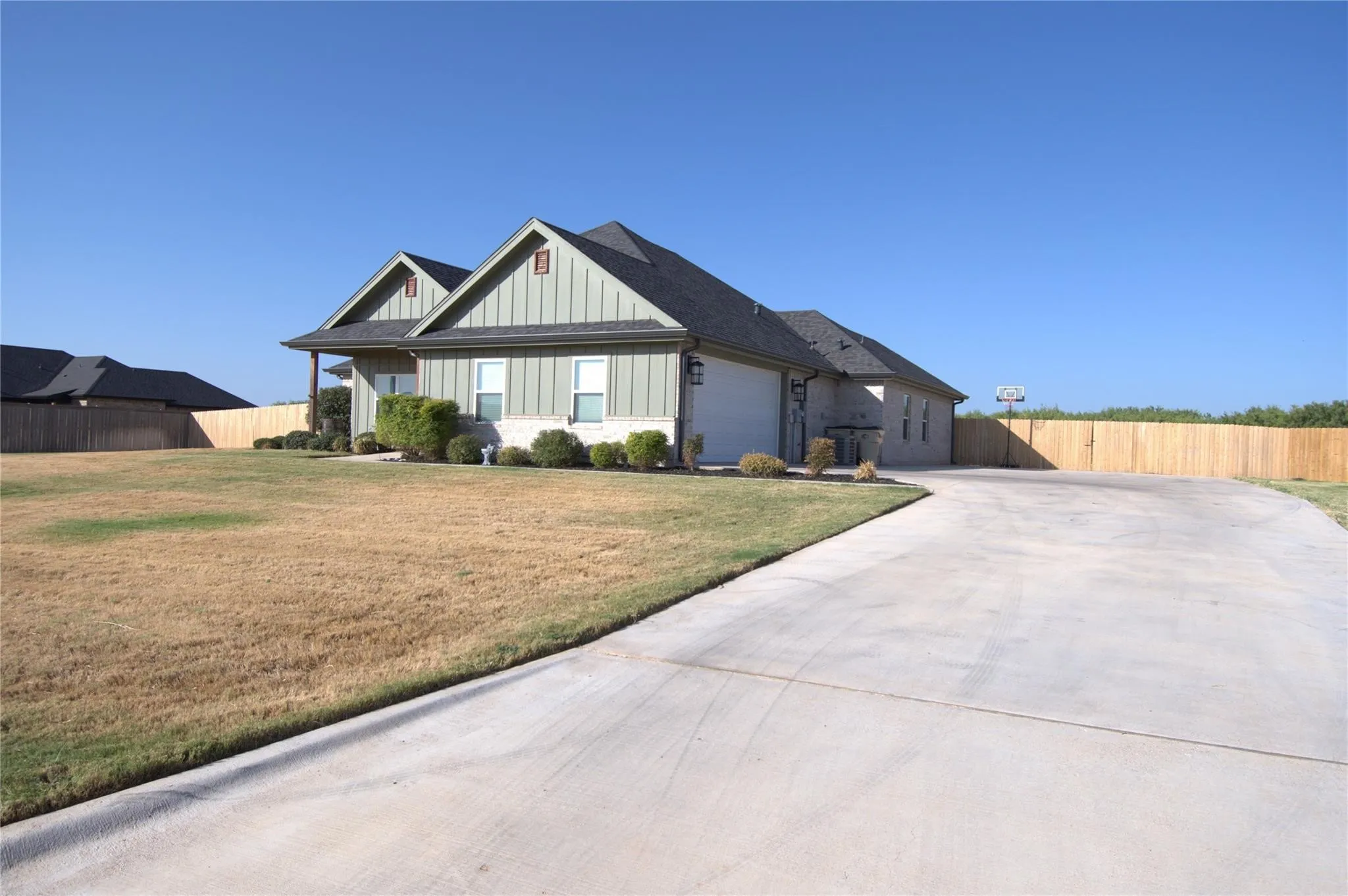 Single Family Residence For Sale in Taylor County , 270 Latigo Trail, Abilene, Texas 79606, 4 Bedroom, 2 Bathroom, 2 Garage spaces, 1,857 Sqft, built in 2022, mls#21371737, Real Estate Agent in Abilene, Homes For Sale in Taylor county, Homes For Sale in Abilene, Realtor in Abilene Texas, Real Estate Brokerage Independent Realty Texas, Luminita Cordes Realtor