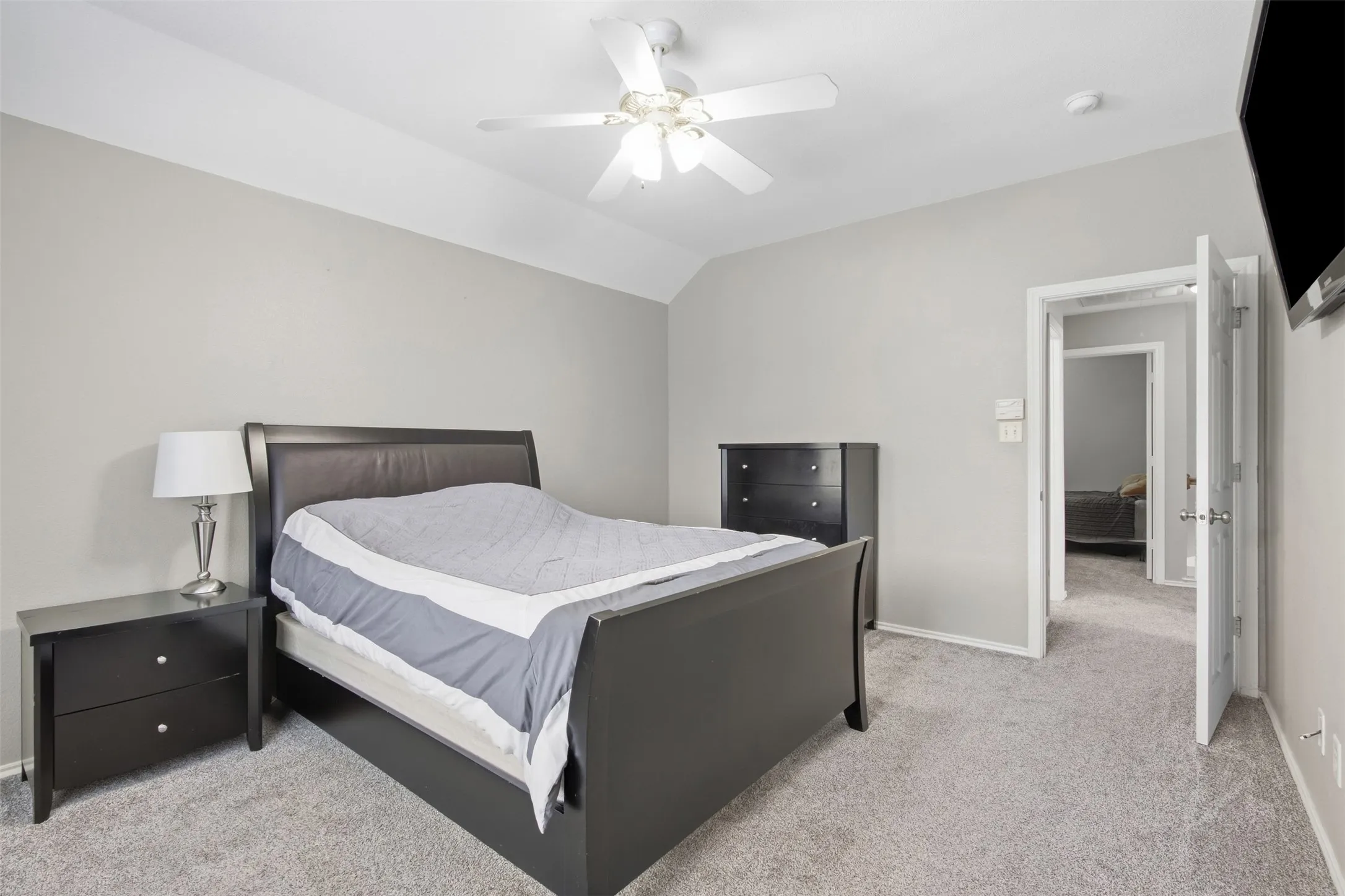 Single Family Residence For Sale in Denton County , 554 Continental Drive, Lewisville, Texas 75067, 3 Bedroom, 3 Bathroom, 2 Garage spaces, 1,453 Sqft, built in 1999, mls#21377469, Real Estate Agent in Lewisville, Homes For Sale in Denton county, Homes For Sale in Lewisville, Realtor in Lewisville Texas, Real Estate Brokerage Independent Realty Texas, Luminita Cordes Realtor