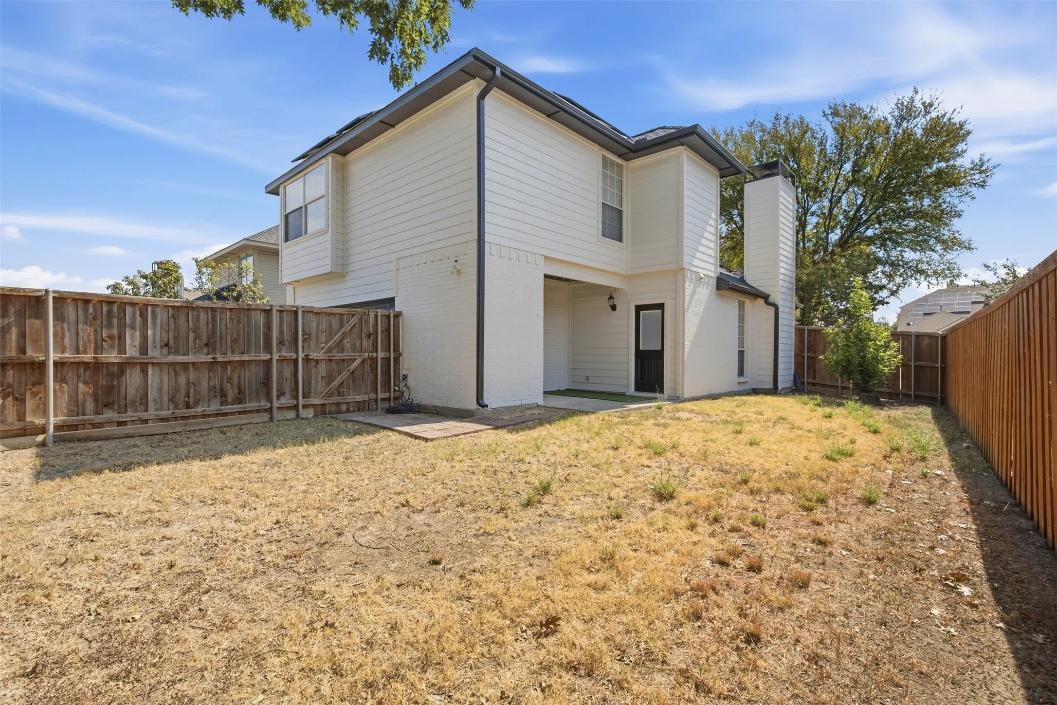 Single Family Residence For Sale in Denton County , 554 Continental Drive, Lewisville, Texas 75067, 3 Bedroom, 3 Bathroom, 2 Garage spaces, 1,453 Sqft, built in 1999, mls#21377469, Real Estate Agent in Lewisville, Homes For Sale in Denton county, Homes For Sale in Lewisville, Realtor in Lewisville Texas, Real Estate Brokerage Independent Realty Texas, Luminita Cordes Realtor