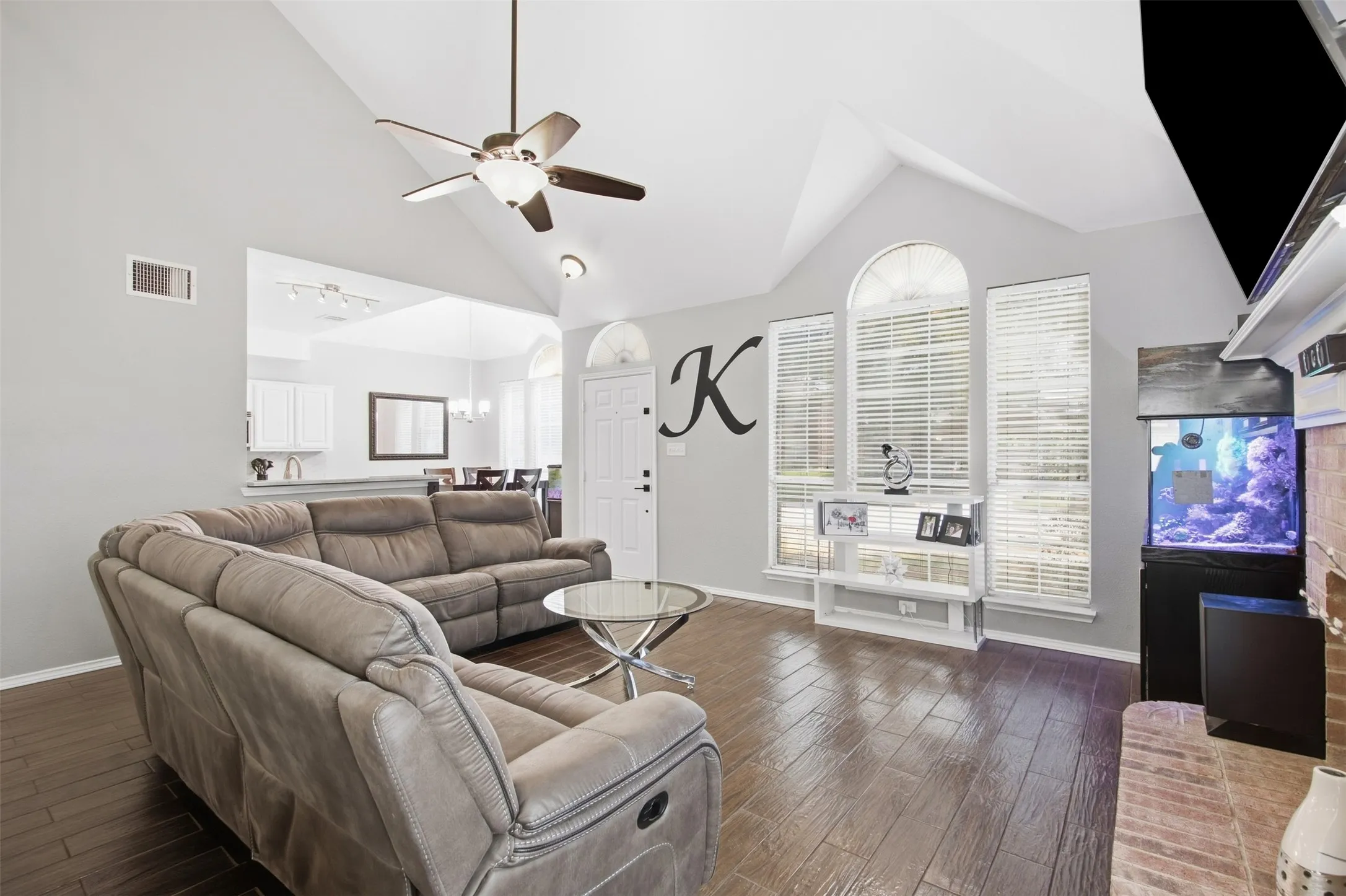 Single Family Residence For Sale in Denton County , 554 Continental Drive, Lewisville, Texas 75067, 3 Bedroom, 3 Bathroom, 2 Garage spaces, 1,453 Sqft, built in 1999, mls#21377469, Real Estate Agent in Lewisville, Homes For Sale in Denton county, Homes For Sale in Lewisville, Realtor in Lewisville Texas, Real Estate Brokerage Independent Realty Texas, Luminita Cordes Realtor