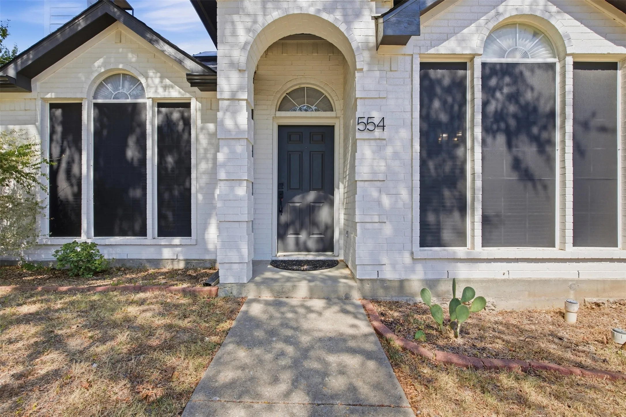 Single Family Residence For Sale in Denton County , 554 Continental Drive, Lewisville, Texas 75067, 3 Bedroom, 3 Bathroom, 2 Garage spaces, 1,453 Sqft, built in 1999, mls#21377469, Real Estate Agent in Lewisville, Homes For Sale in Denton county, Homes For Sale in Lewisville, Realtor in Lewisville Texas, Real Estate Brokerage Independent Realty Texas, Luminita Cordes Realtor