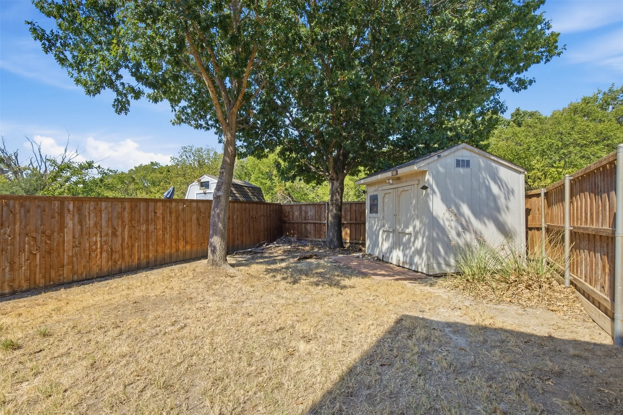 Single Family Residence For Sale in Denton County , 554 Continental Drive, Lewisville, Texas 75067, 3 Bedroom, 3 Bathroom, 2 Garage spaces, 1,453 Sqft, built in 1999, mls#21377469, Real Estate Agent in Lewisville, Homes For Sale in Denton county, Homes For Sale in Lewisville, Realtor in Lewisville Texas, Real Estate Brokerage Independent Realty Texas, Luminita Cordes Realtor