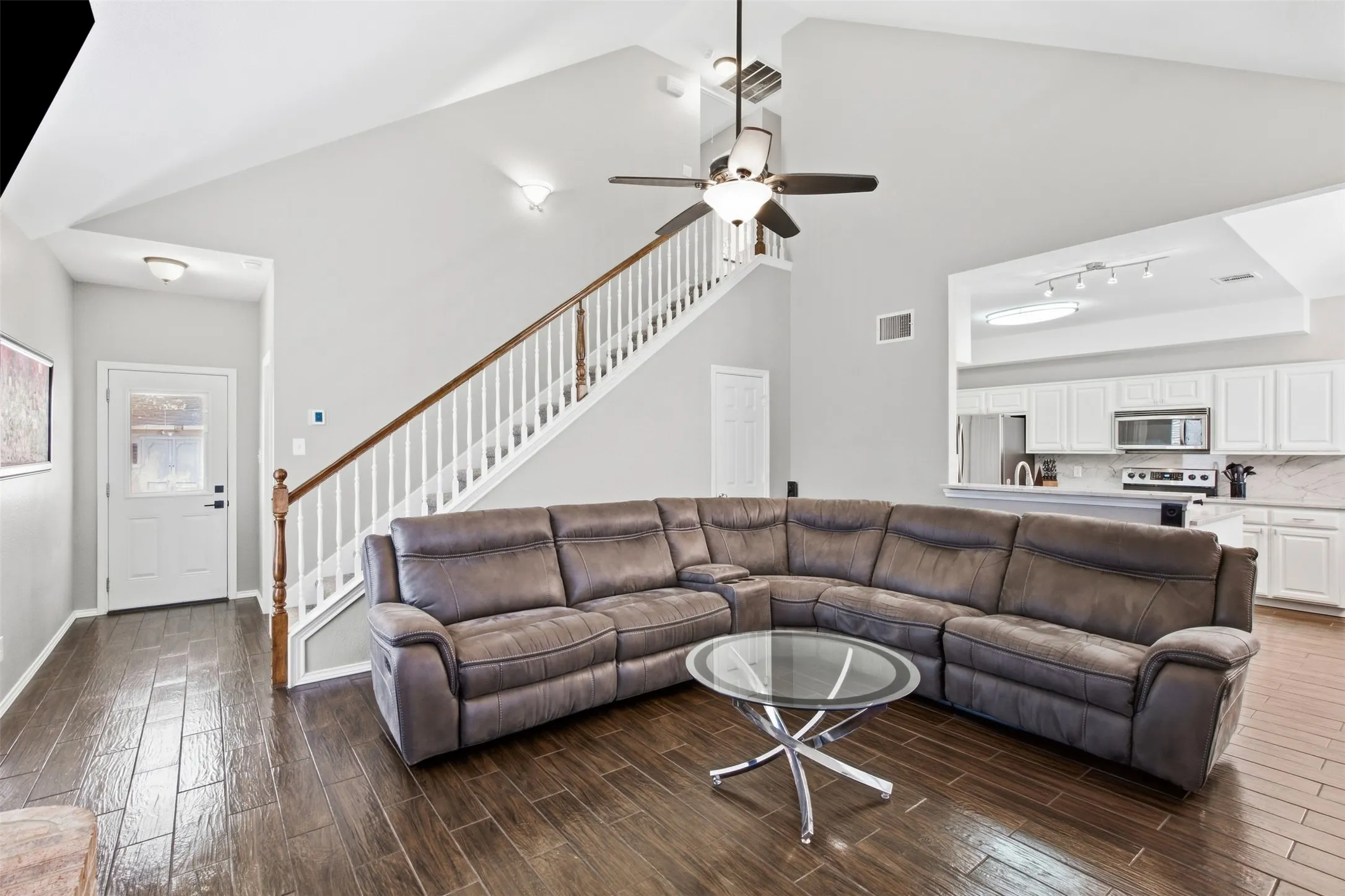 Single Family Residence For Sale in Denton County , 554 Continental Drive, Lewisville, Texas 75067, 3 Bedroom, 3 Bathroom, 2 Garage spaces, 1,453 Sqft, built in 1999, mls#21377469, Real Estate Agent in Lewisville, Homes For Sale in Denton county, Homes For Sale in Lewisville, Realtor in Lewisville Texas, Real Estate Brokerage Independent Realty Texas, Luminita Cordes Realtor