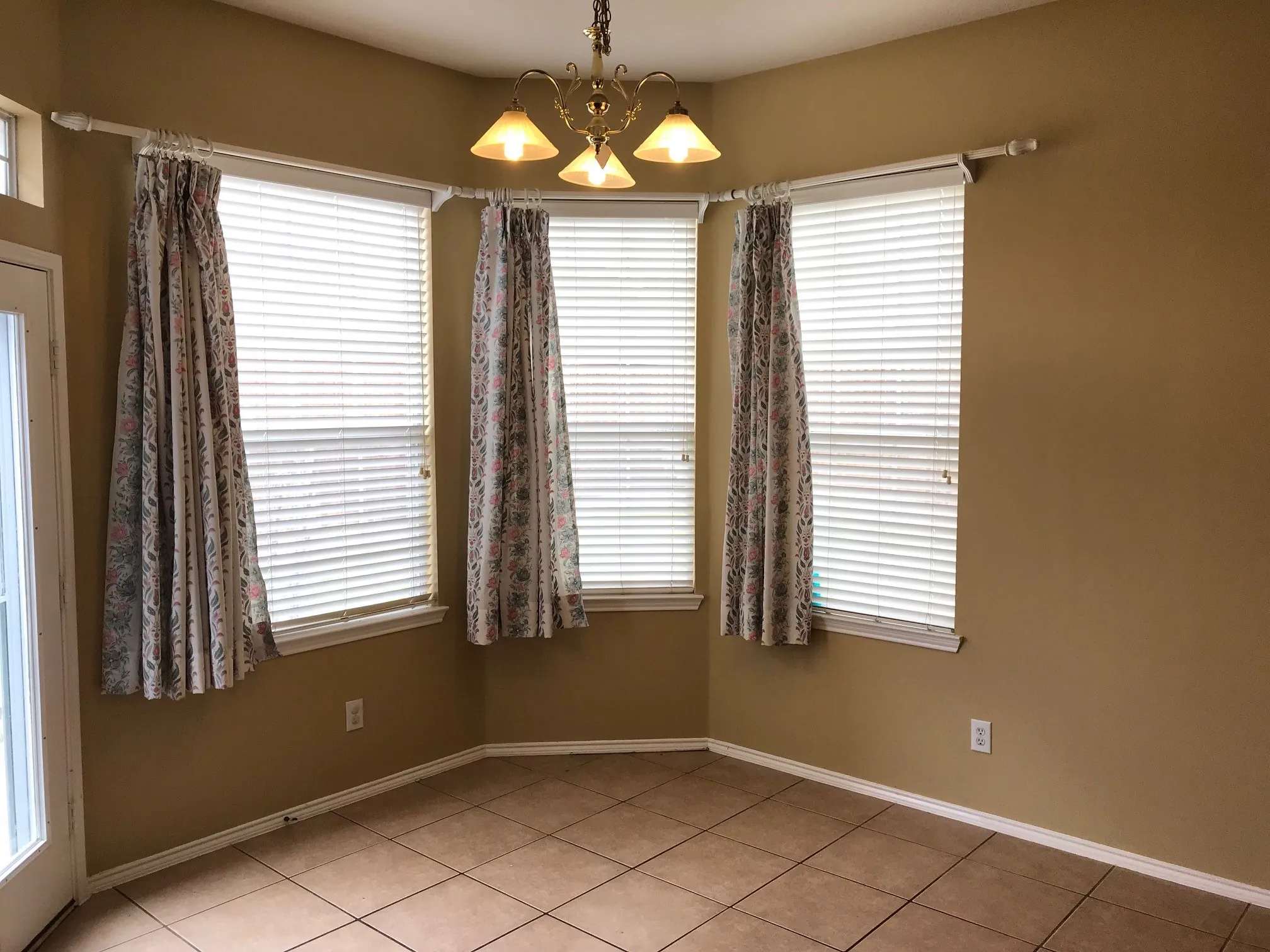 Single Family Residence For Rent in Collin County , 2605 Gull Lake Drive, Plano, Texas 75025, 4 Bedroom, 3 Bathroom, 2 Garage spaces, 3,216 Sqft, built in 2000, mls#21377665, Real Estate Agent in Plano, Homes For Rent in Collin county, Homes For Rent in Plano, Realtor in Plano Texas, Real Estate Brokerage Independent Realty Texas, Luminita Cordes Realtor
