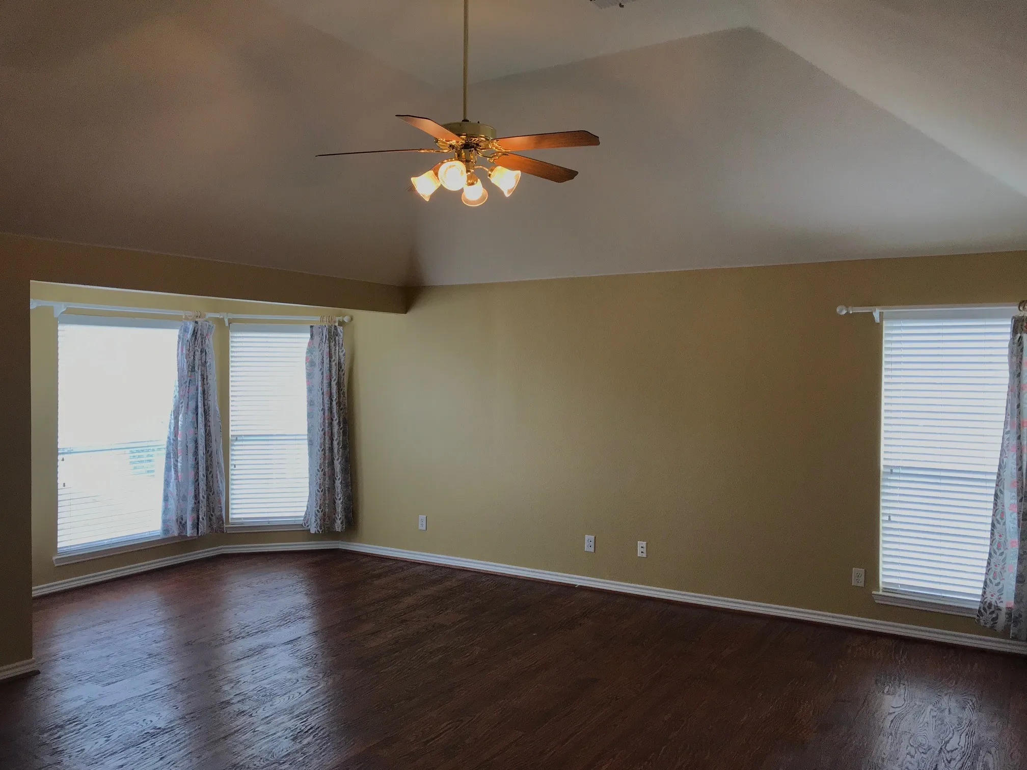 Single Family Residence For Rent in Collin County , 2605 Gull Lake Drive, Plano, Texas 75025, 4 Bedroom, 3 Bathroom, 2 Garage spaces, 3,216 Sqft, built in 2000, mls#21377665, Real Estate Agent in Plano, Homes For Rent in Collin county, Homes For Rent in Plano, Realtor in Plano Texas, Real Estate Brokerage Independent Realty Texas, Luminita Cordes Realtor