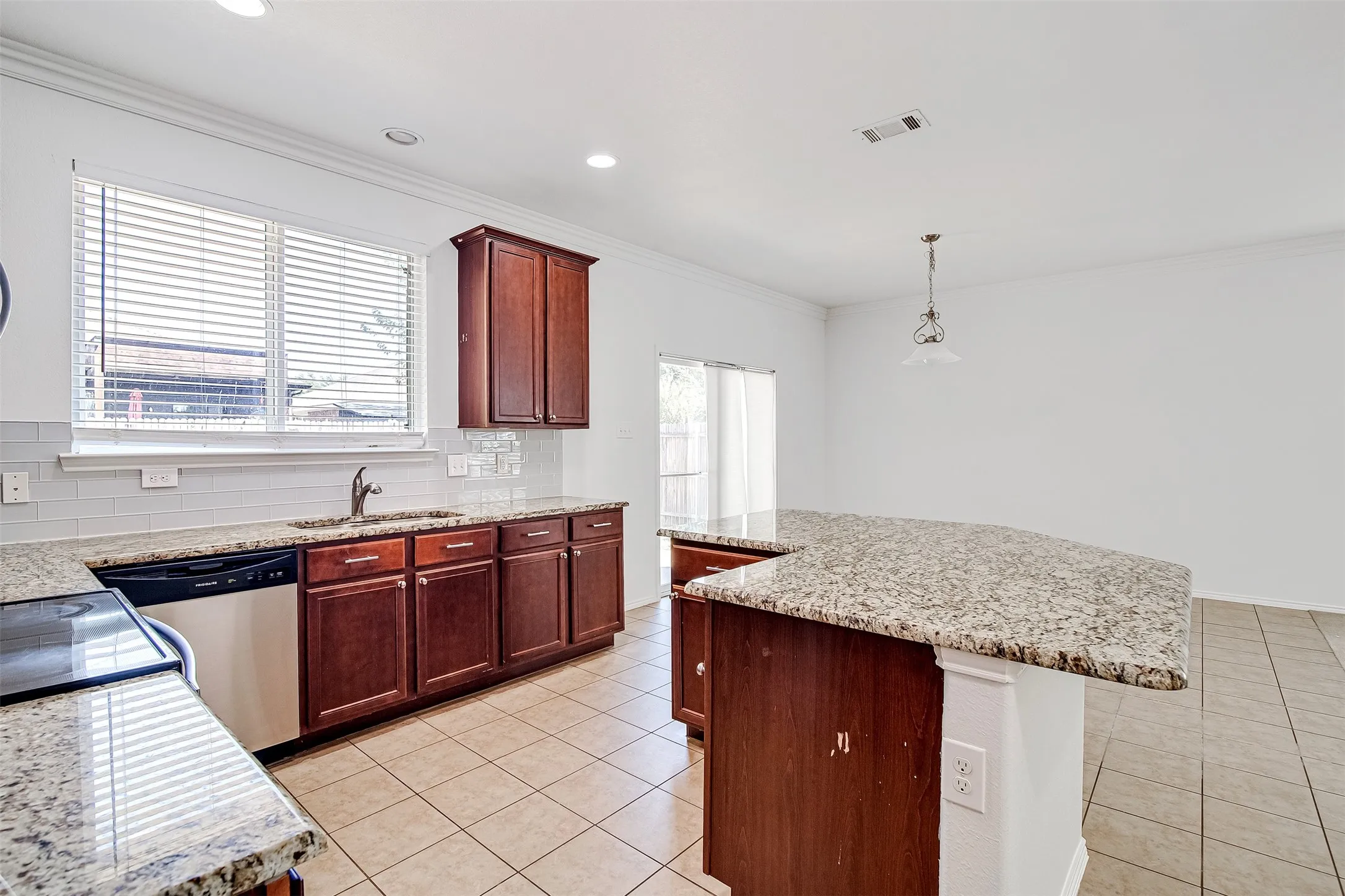 Single Family Residence For Rent in Tarrant County , 1521 Birds Eye Road, Fort Worth, Texas 76177, 3 Bedroom, 2 Bathroom, 2 Garage spaces, 1,865 Sqft, built in 2013, mls#21377452, Real Estate Agent in Fort Worth, Homes For Rent in Tarrant county, Homes For Rent in Fort Worth, Realtor in Fort Worth Texas, Real Estate Brokerage Independent Realty Texas, Luminita Cordes Realtor